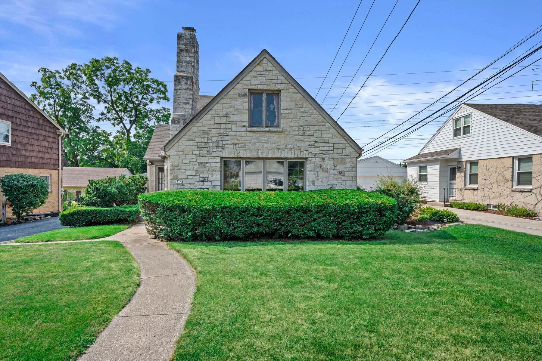 8915 W Hawthorne Ave