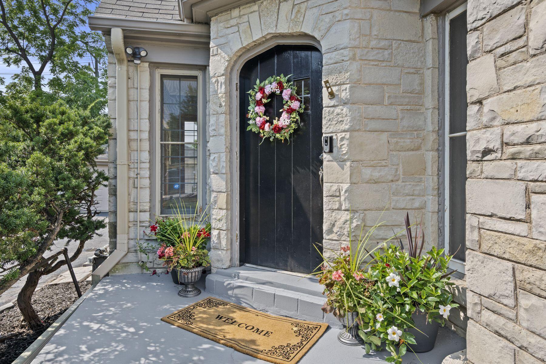 8915 W Hawthorne Ave