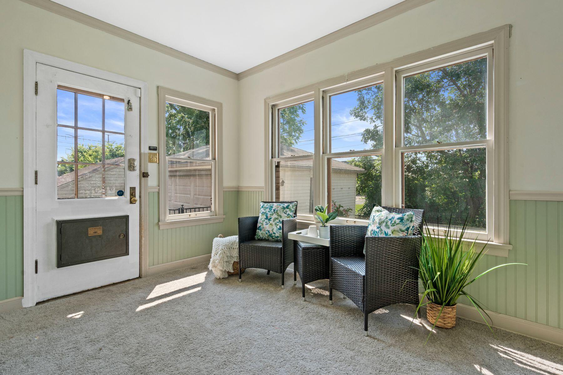 8915 W Hawthorne Ave