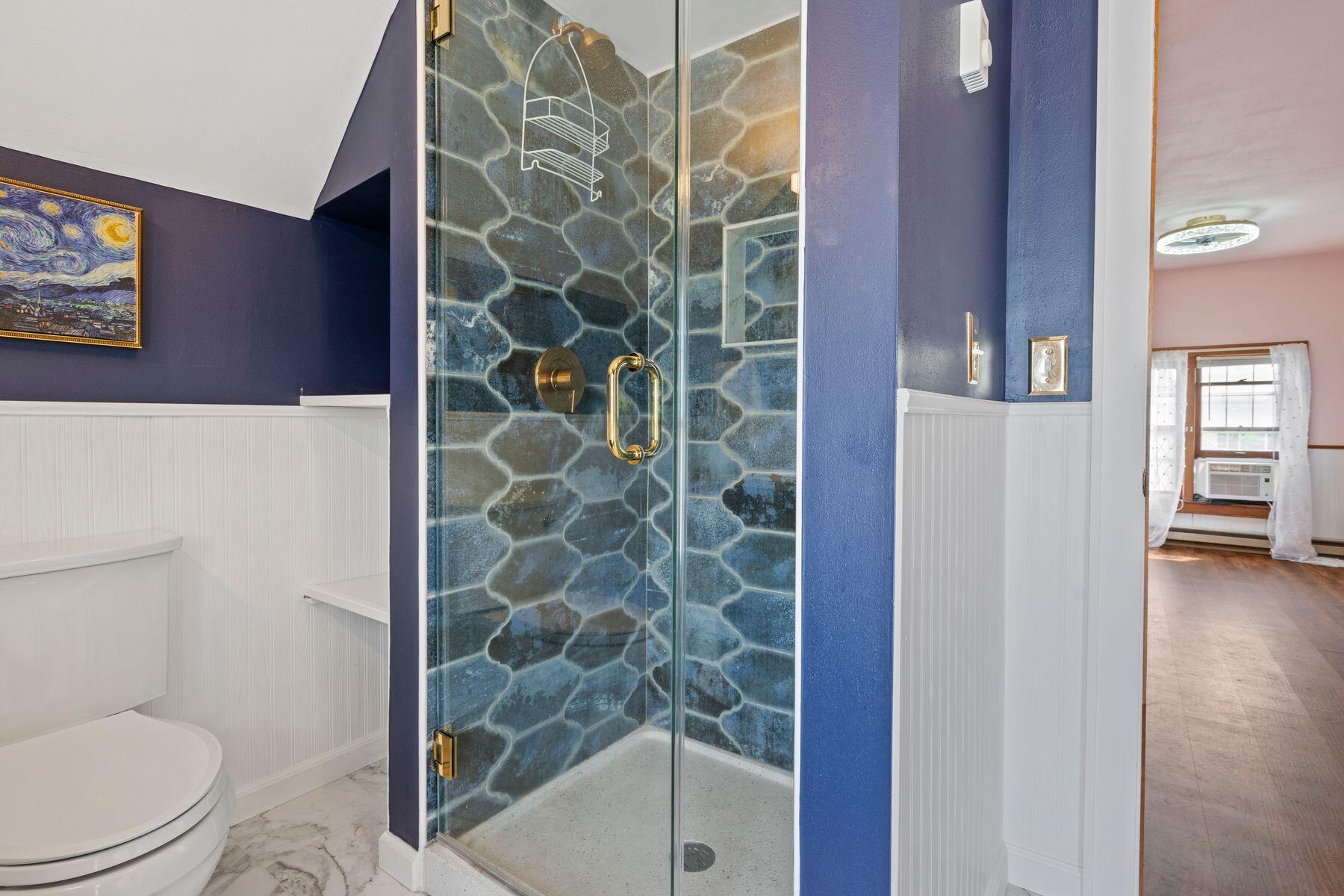 8915 W Hawthorne Ave