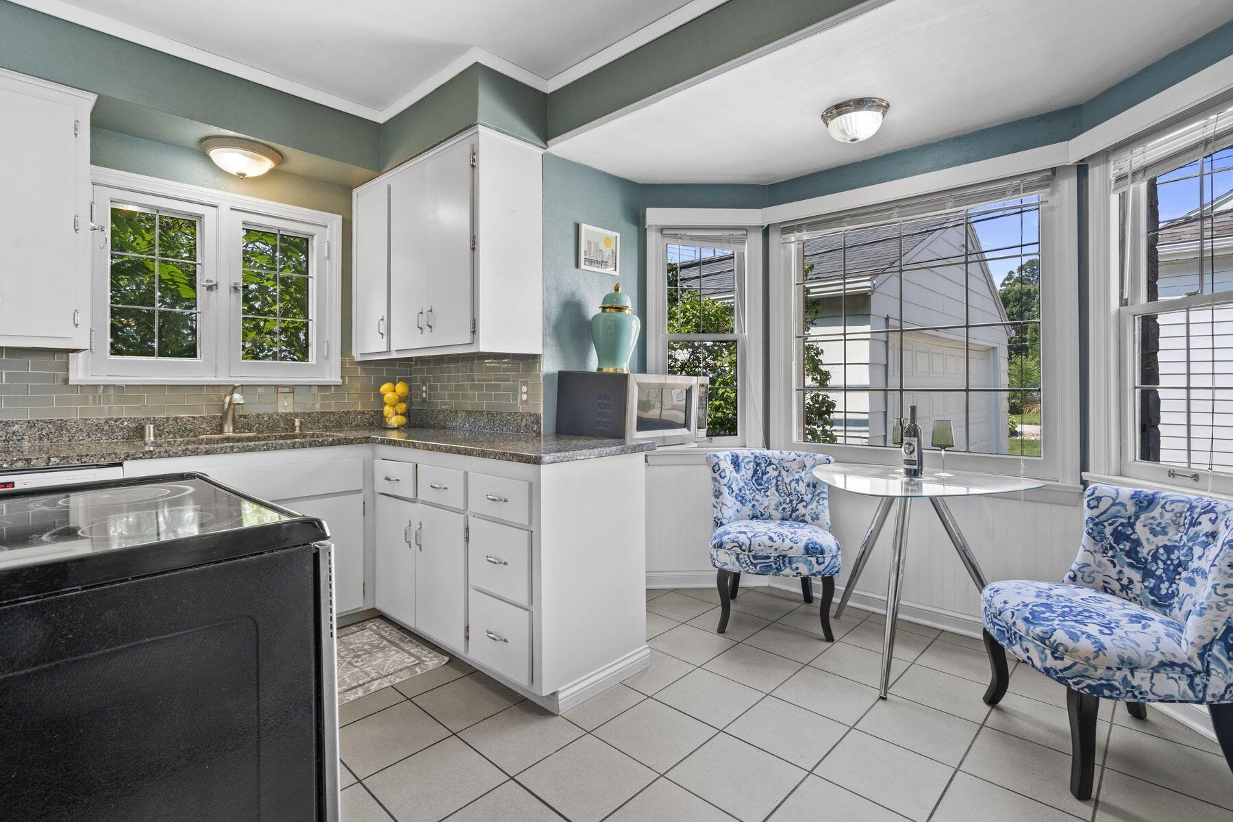 8915 W Hawthorne Ave