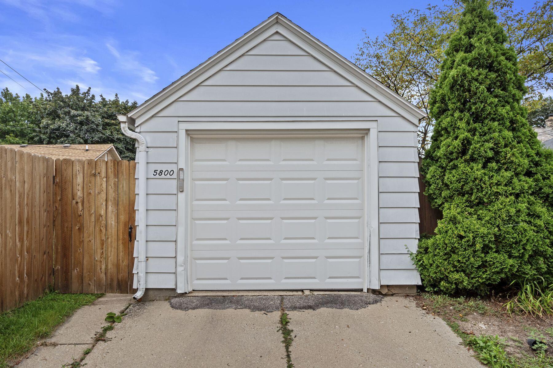 5800 N Bel Aire Dr