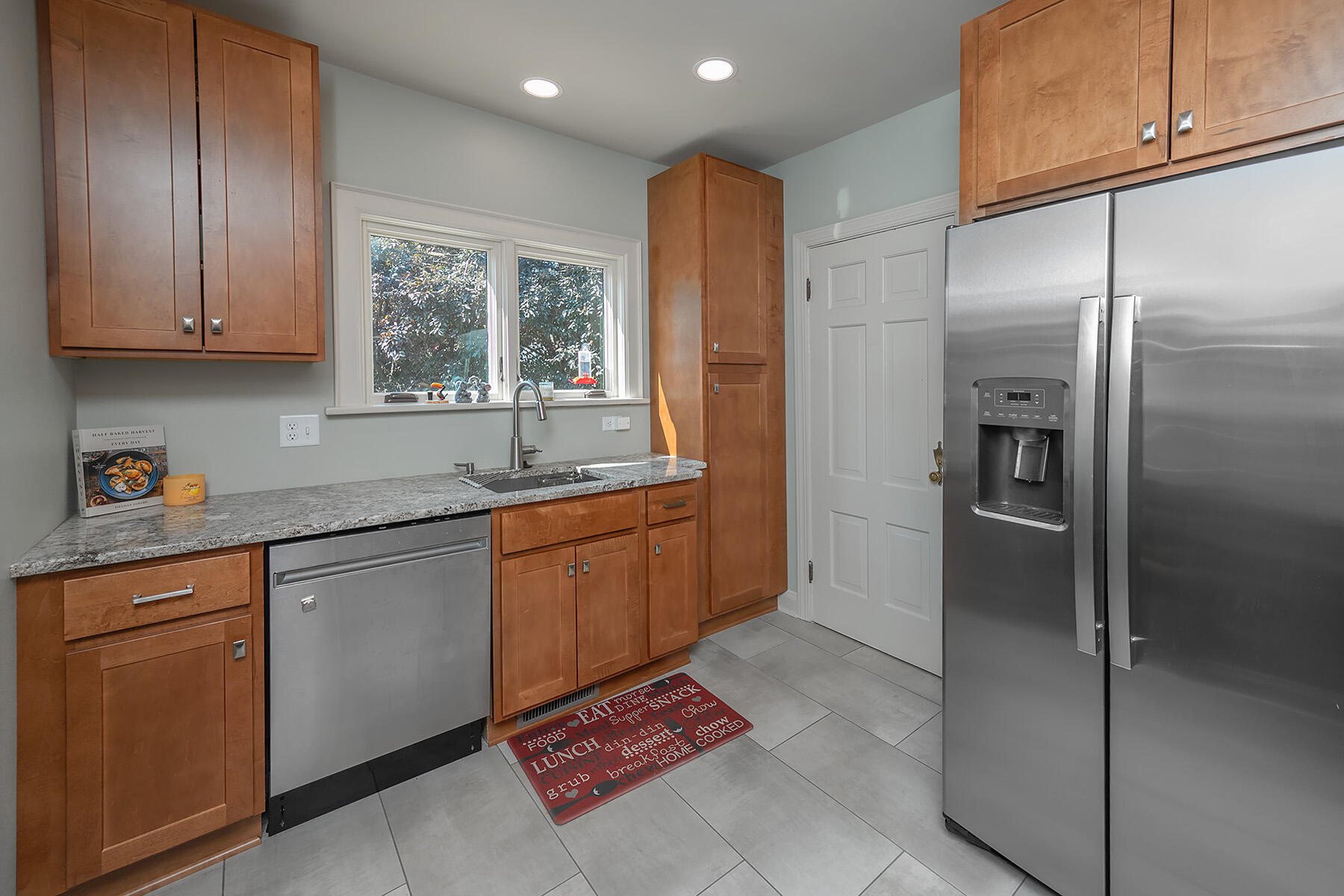 6405 W Lloyd St 6407
