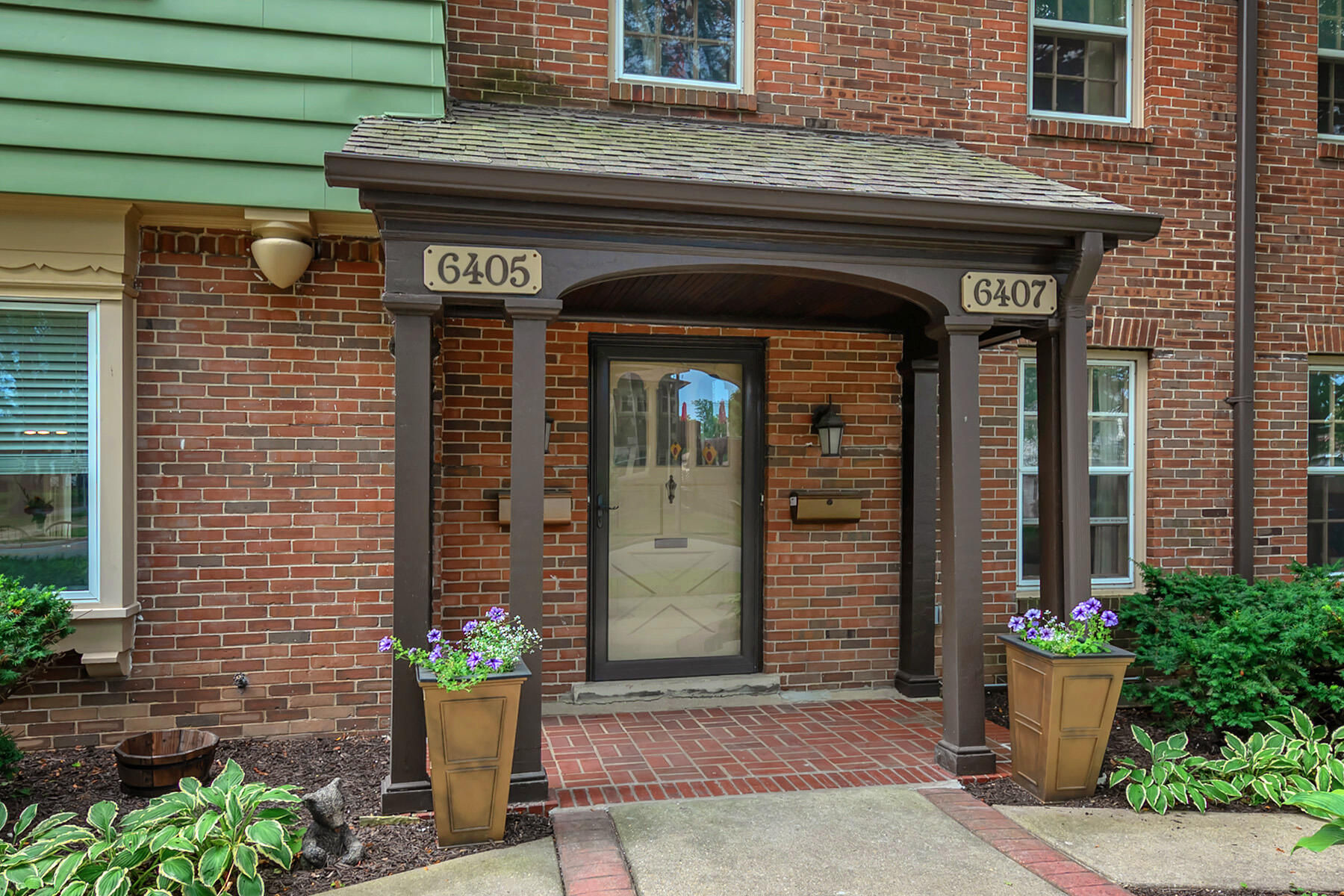 6405 W Lloyd St 6407