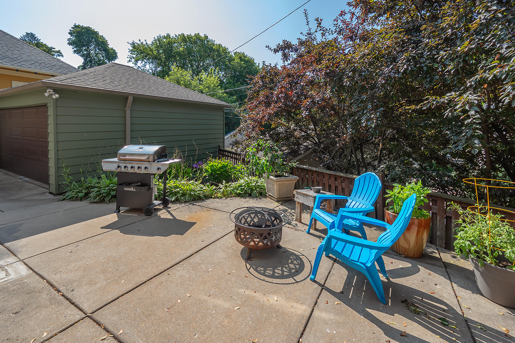 6405 W Lloyd St 6407