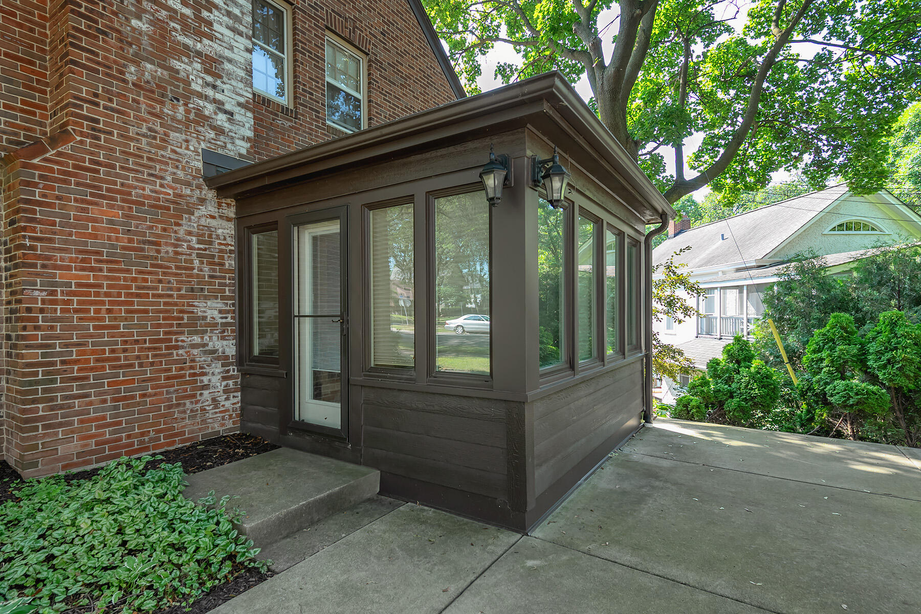 6405 W Lloyd St 6407