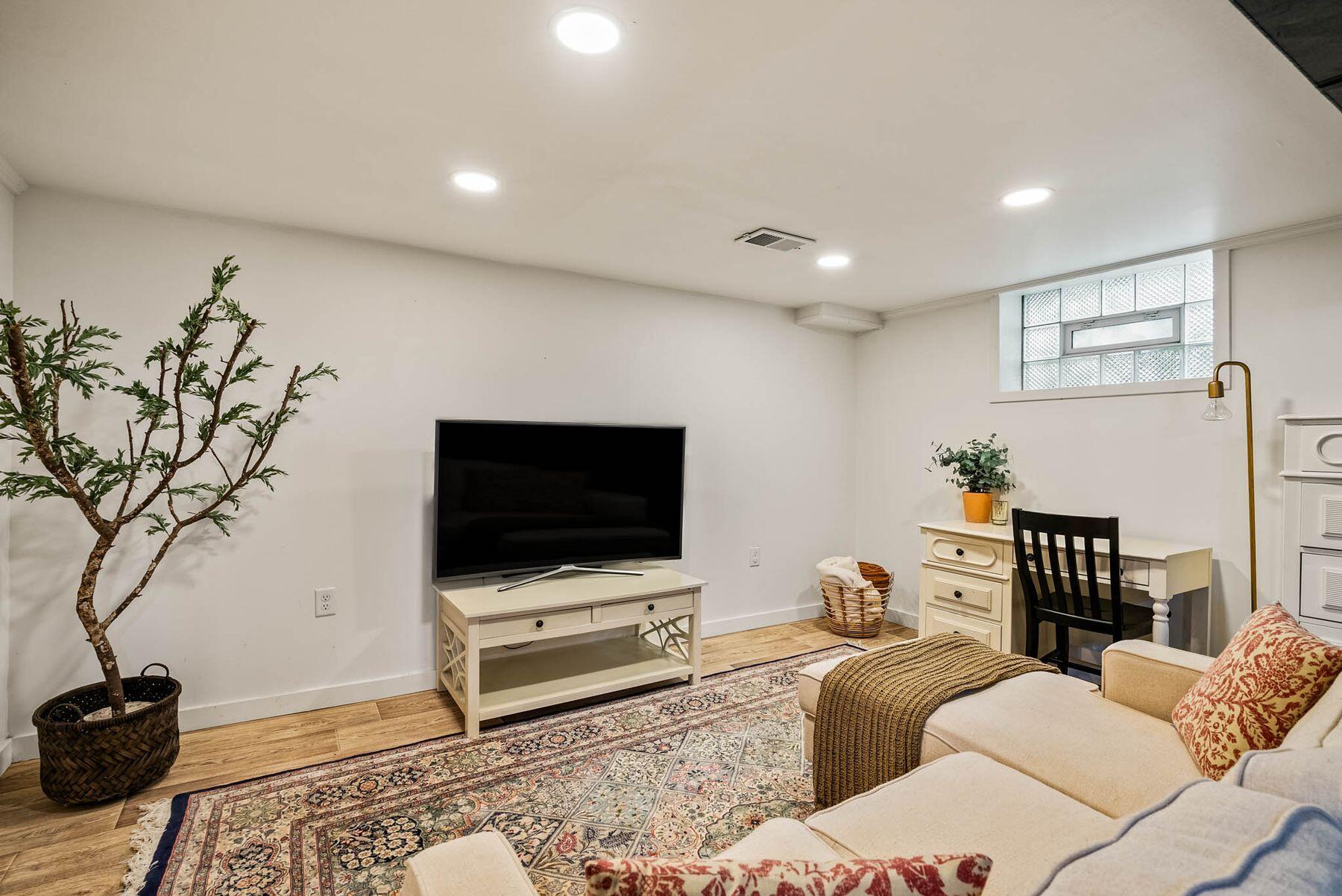 2326 Carmel Ave