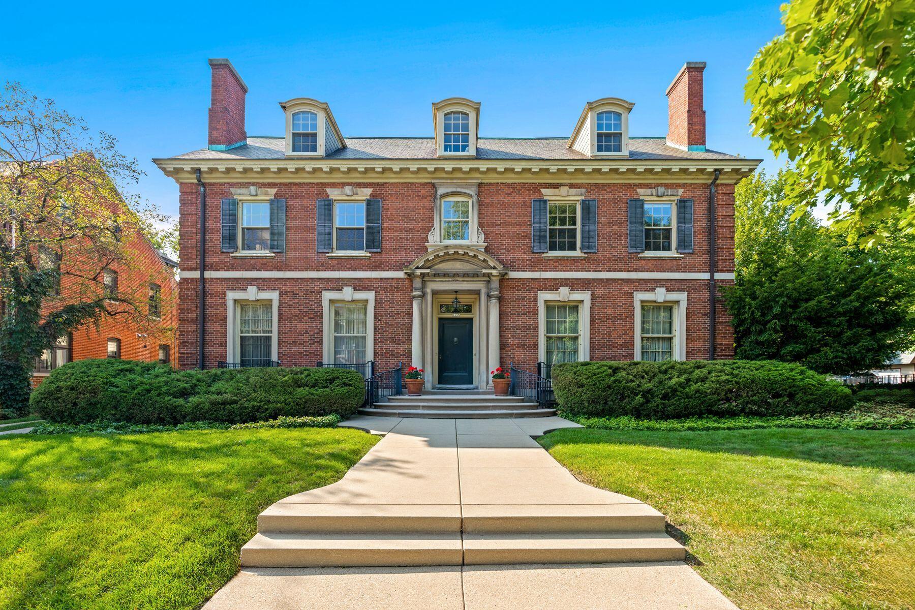 2135 N Lake Dr 2133