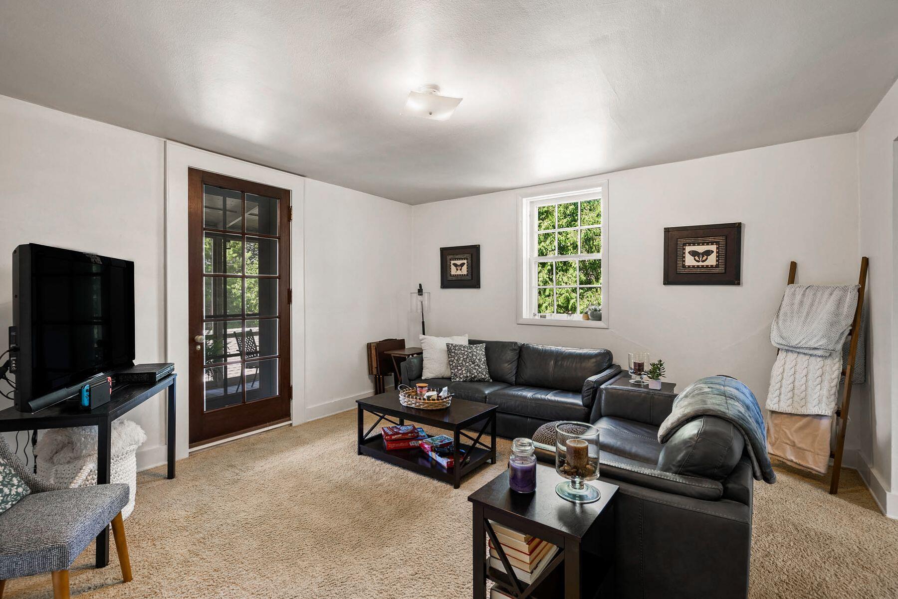 2135 N Lake Dr 2133