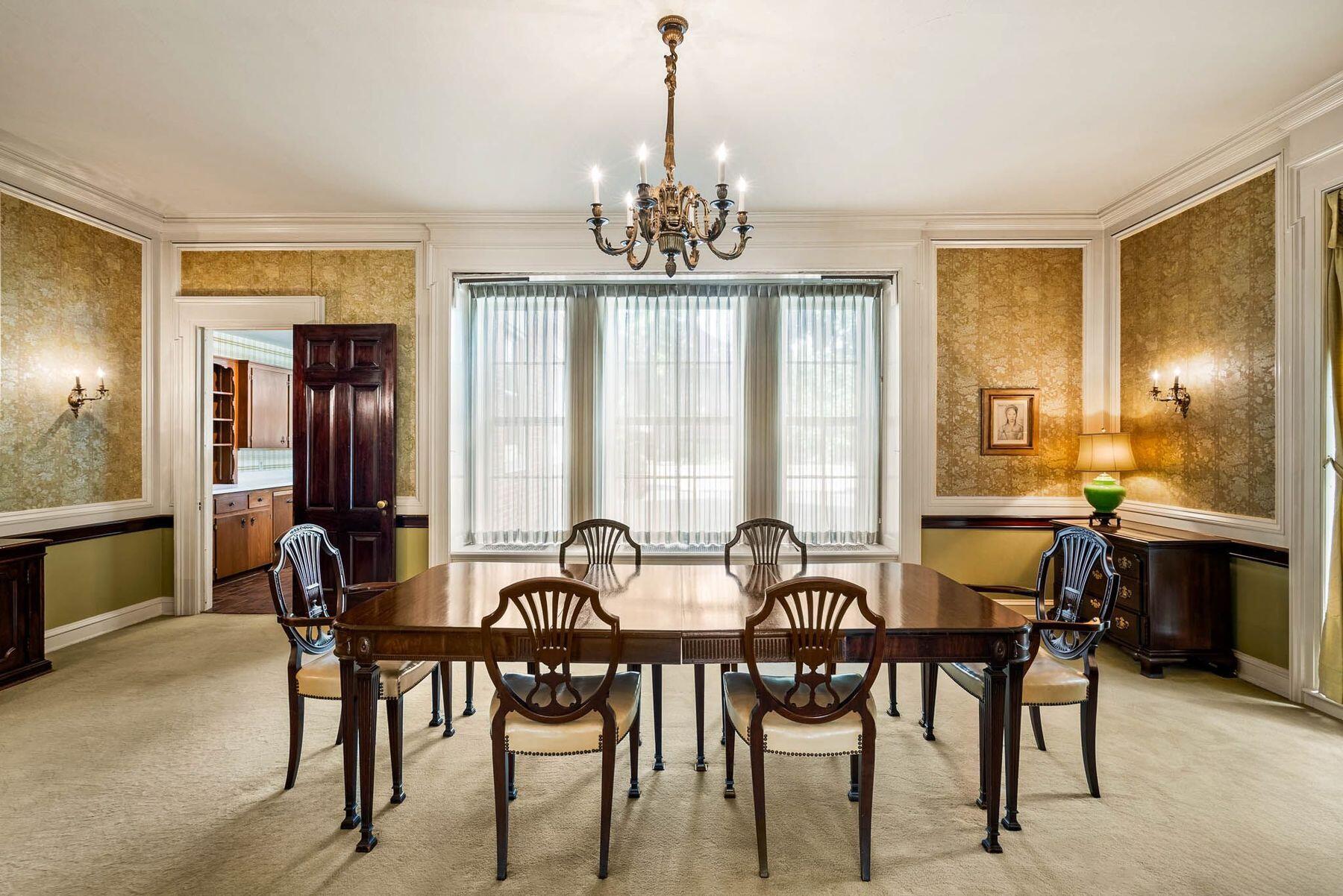 2135 N Lake Dr 2133