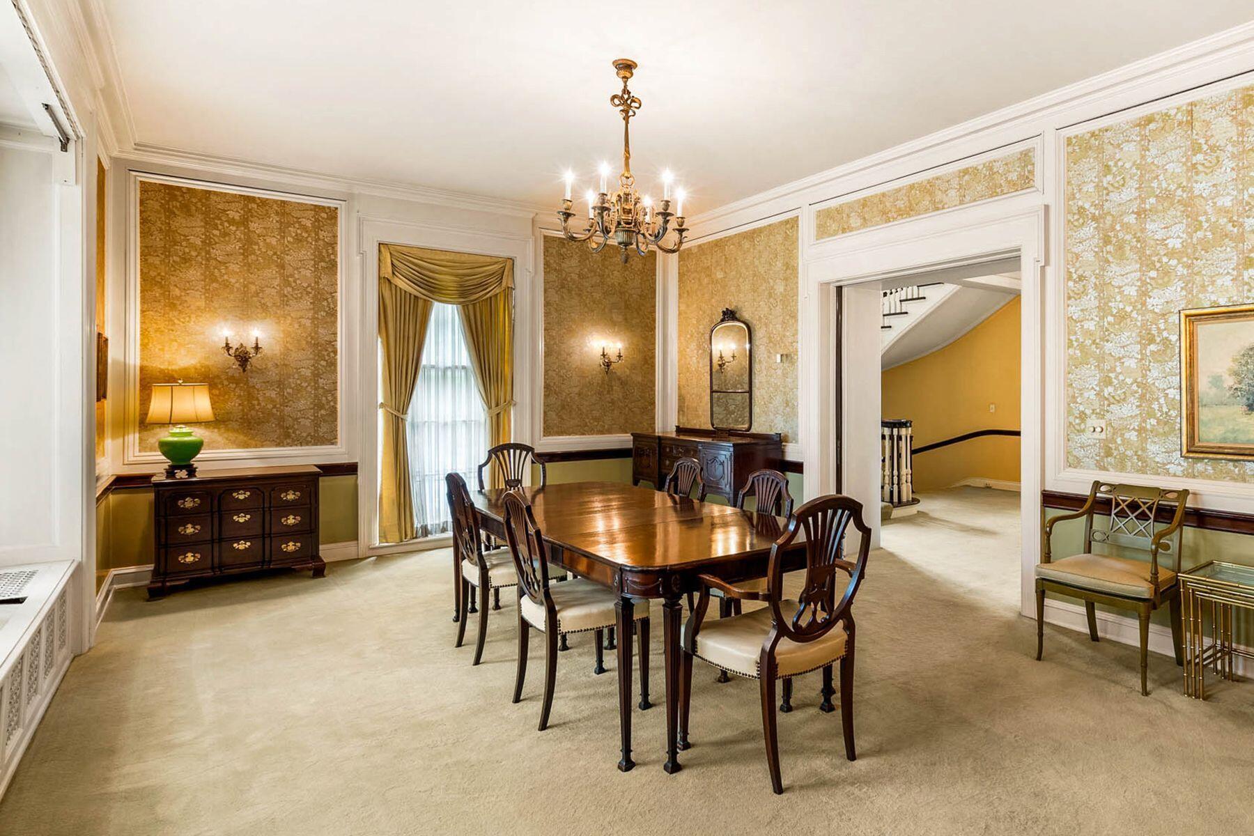 2135 N Lake Dr 2133