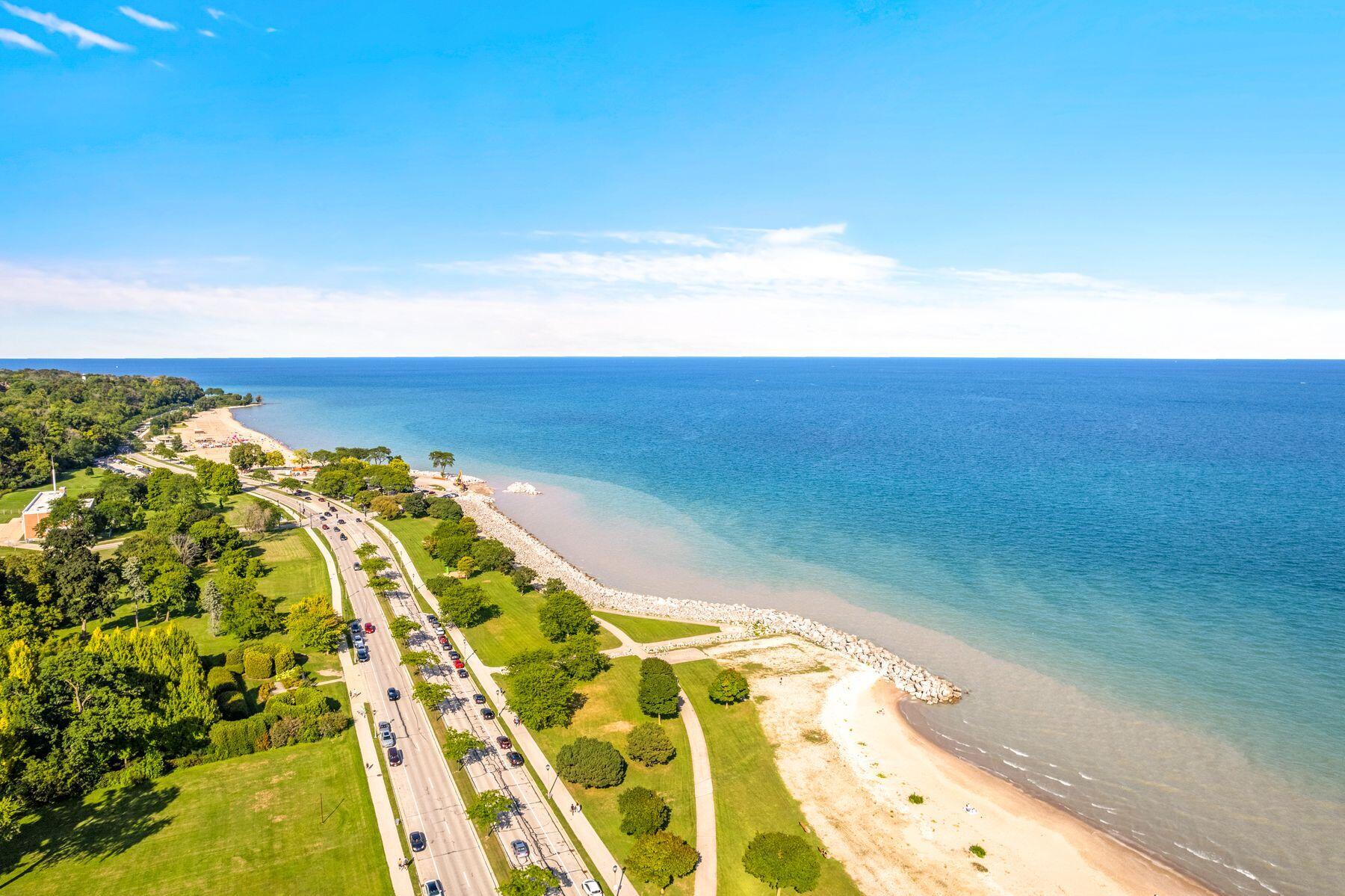 2135 N Lake Dr 2133