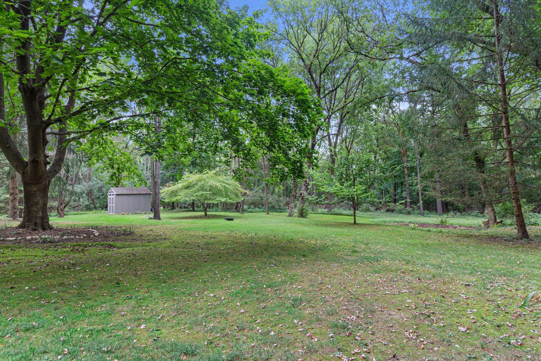 W329N3358 Lakeland Dr