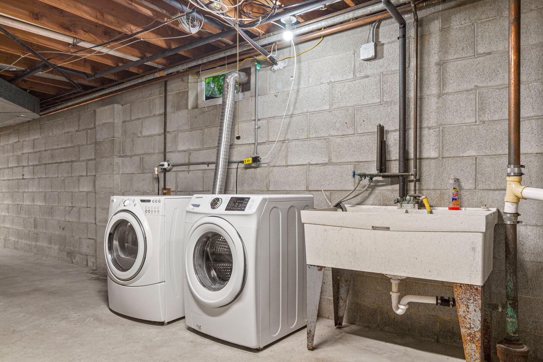 W329N3358 Lakeland Dr