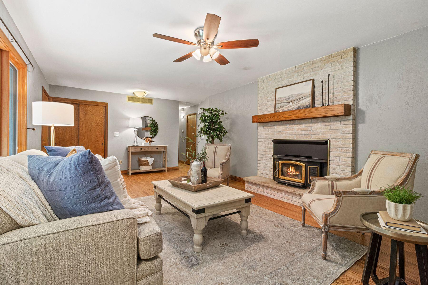 W329N3358 Lakeland Dr