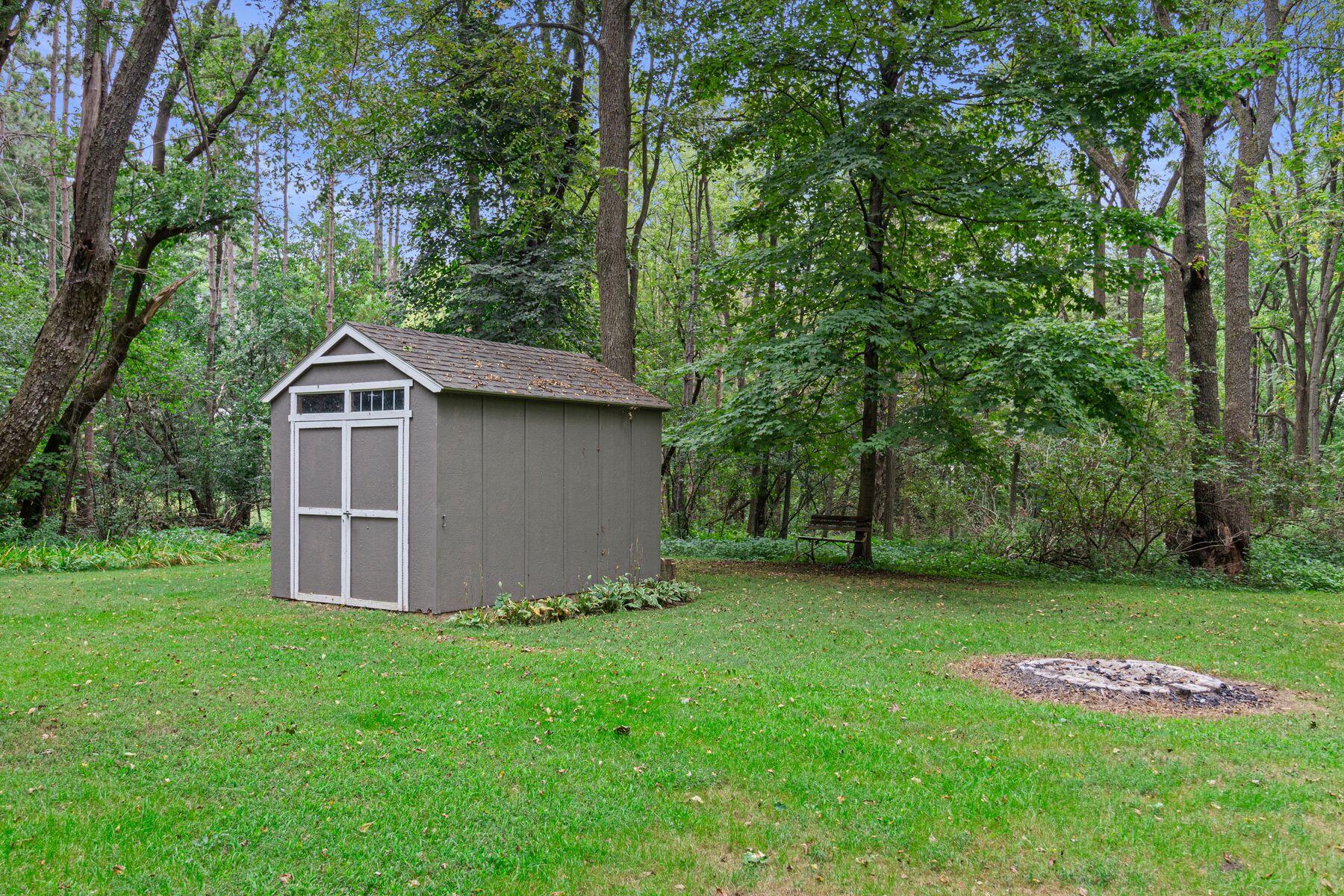 W329N3358 Lakeland Dr