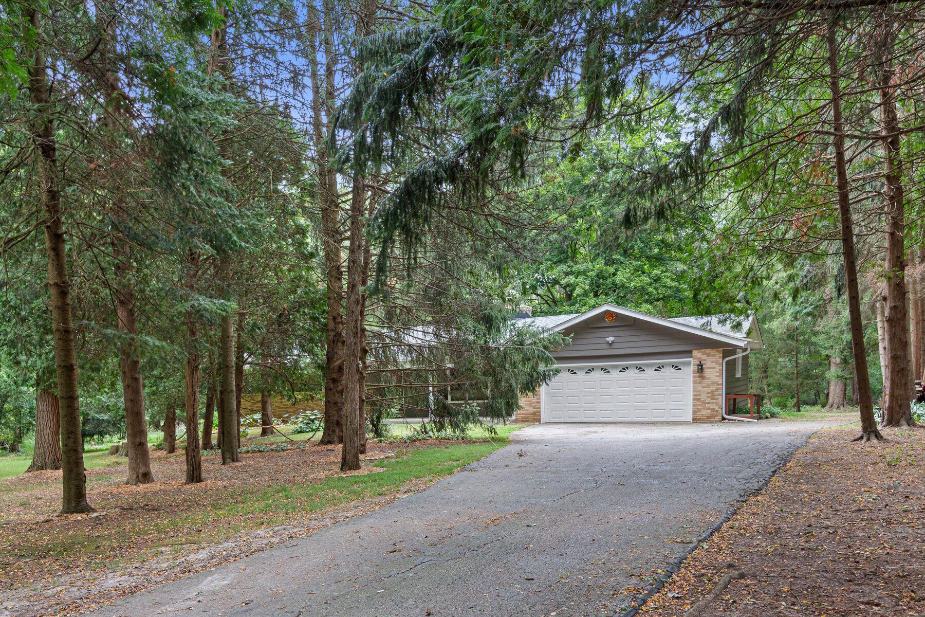 W329N3358 Lakeland Dr