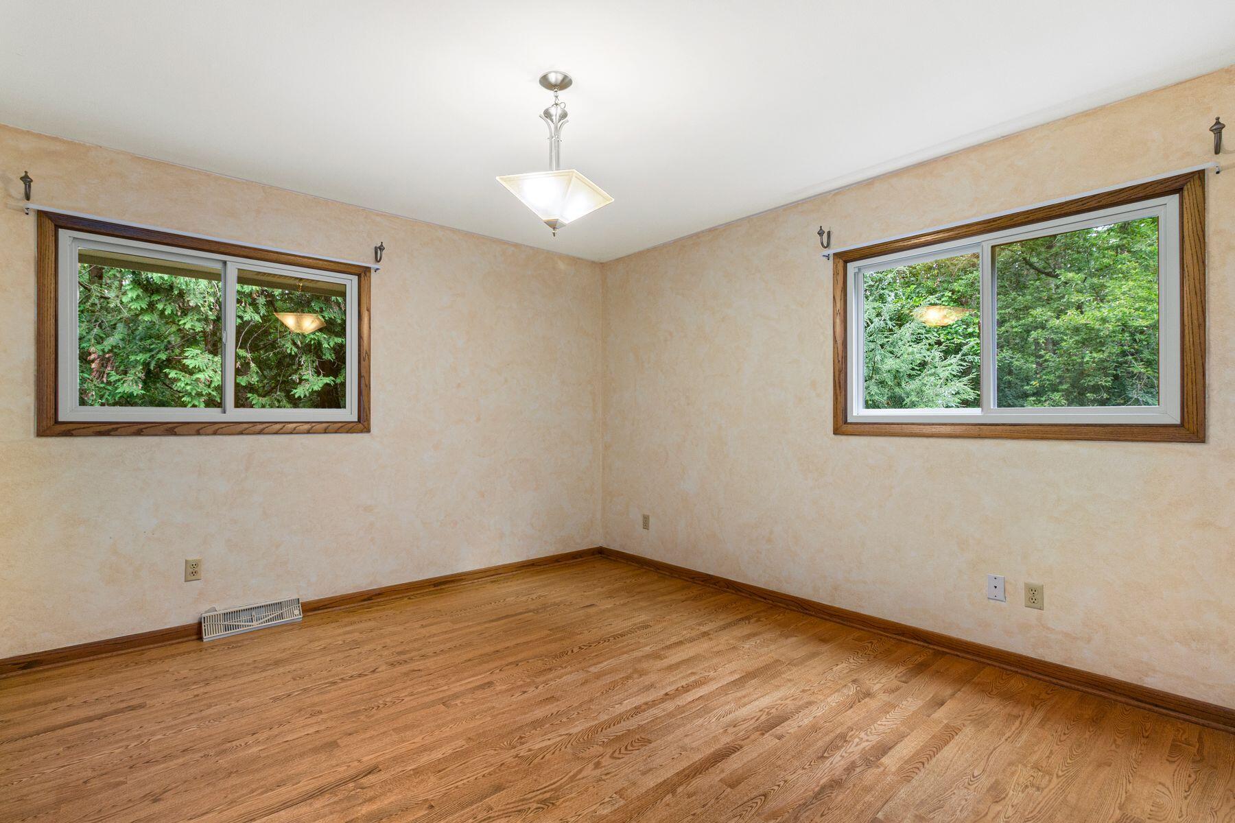 W329N3358 Lakeland Dr