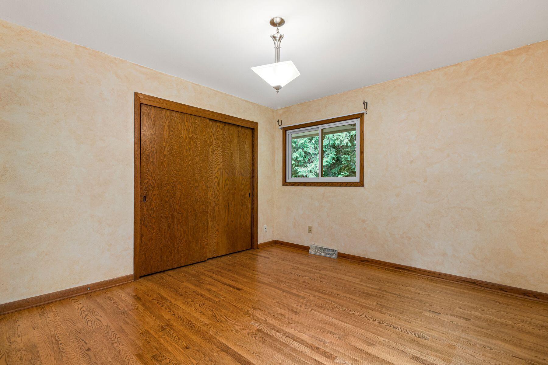 W329N3358 Lakeland Dr