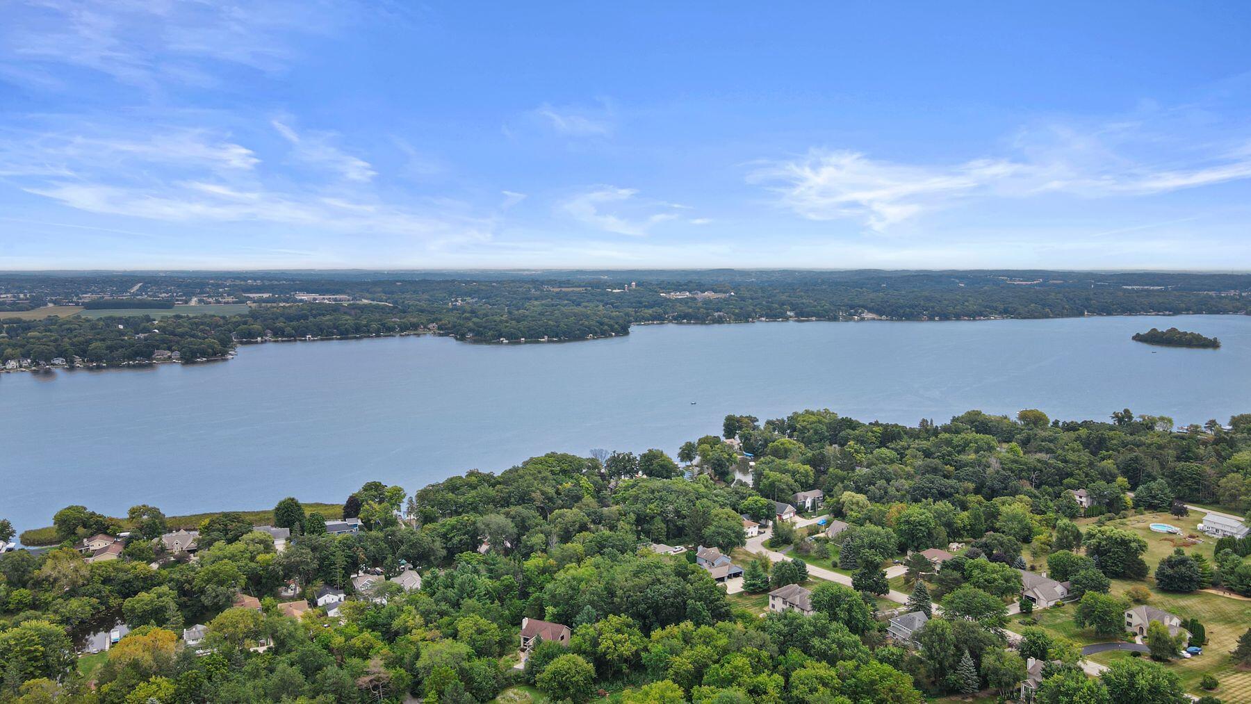 W329N3358 Lakeland Dr