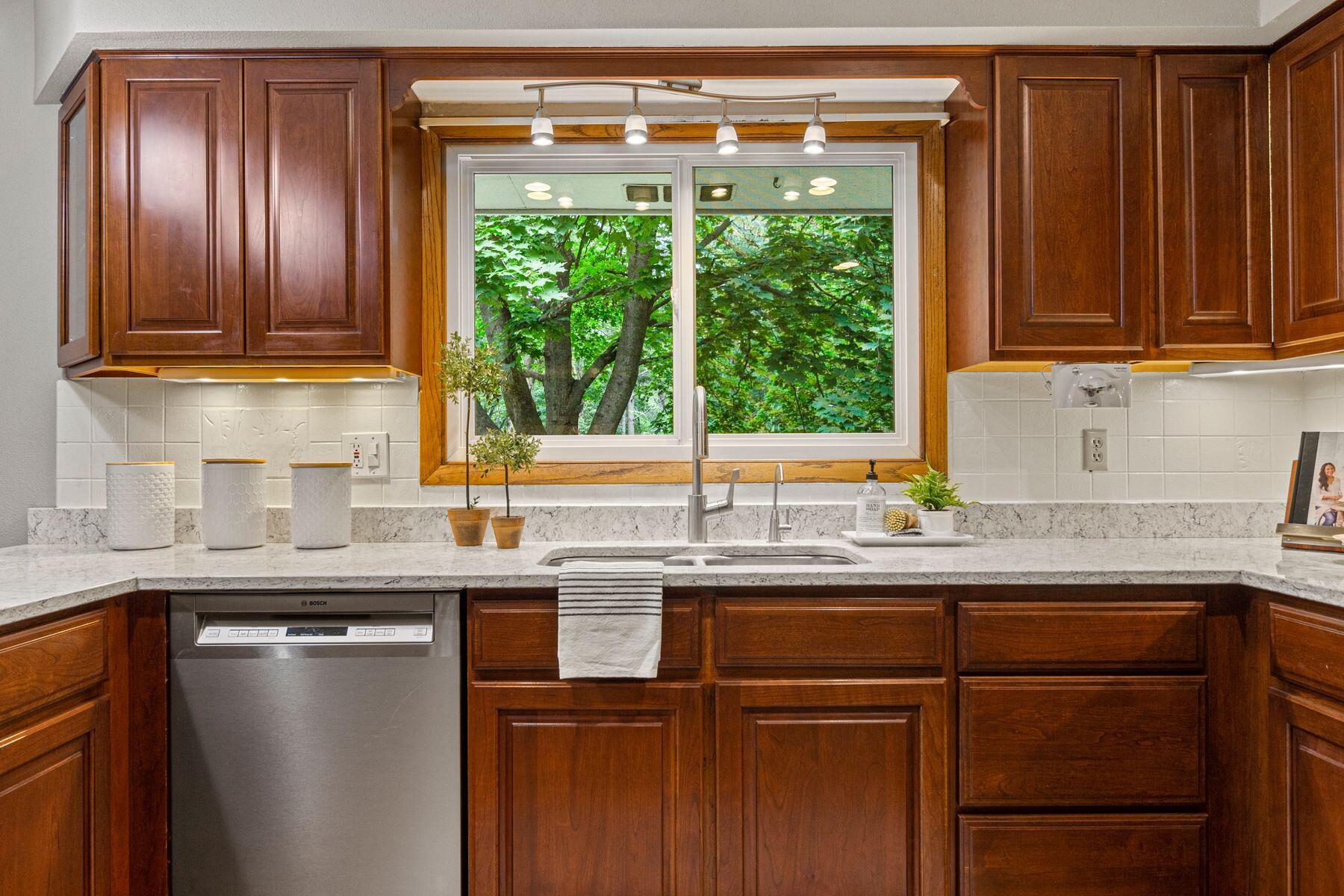 W329N3358 Lakeland Dr