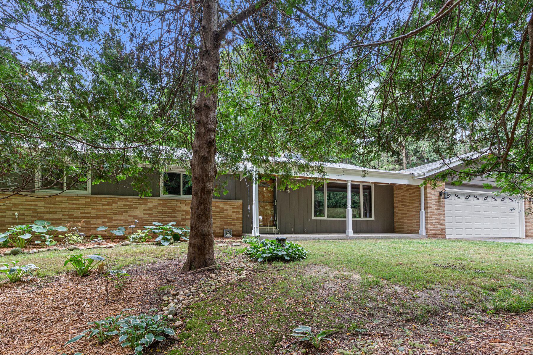 W329N3358 Lakeland Dr