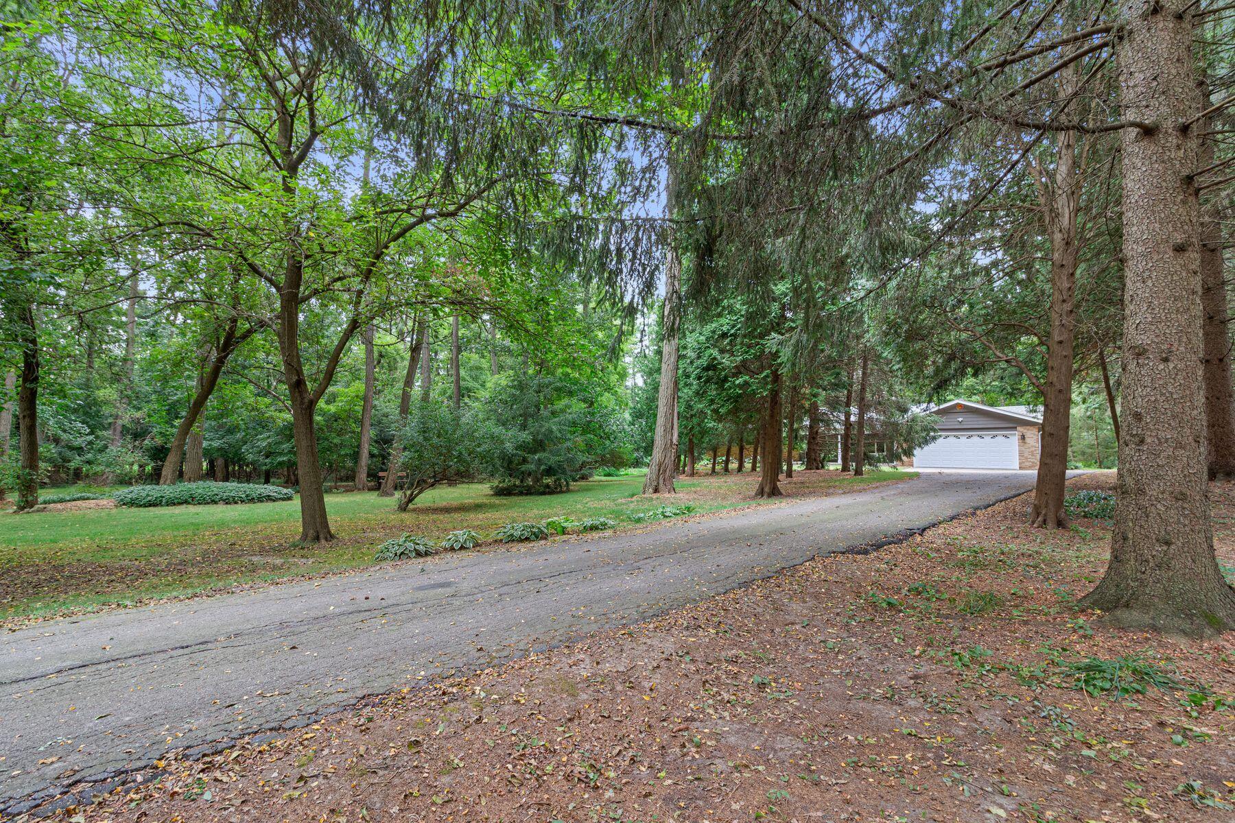 W329N3358 Lakeland Dr