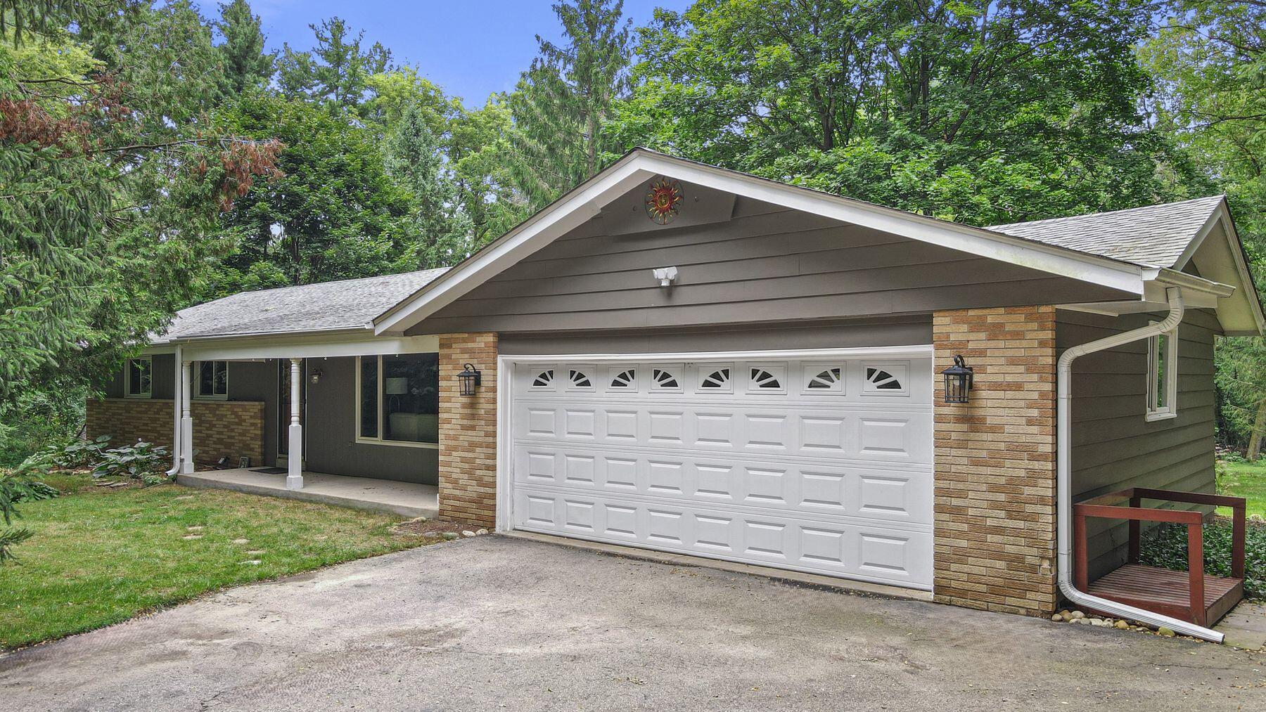 W329N3358 Lakeland Dr