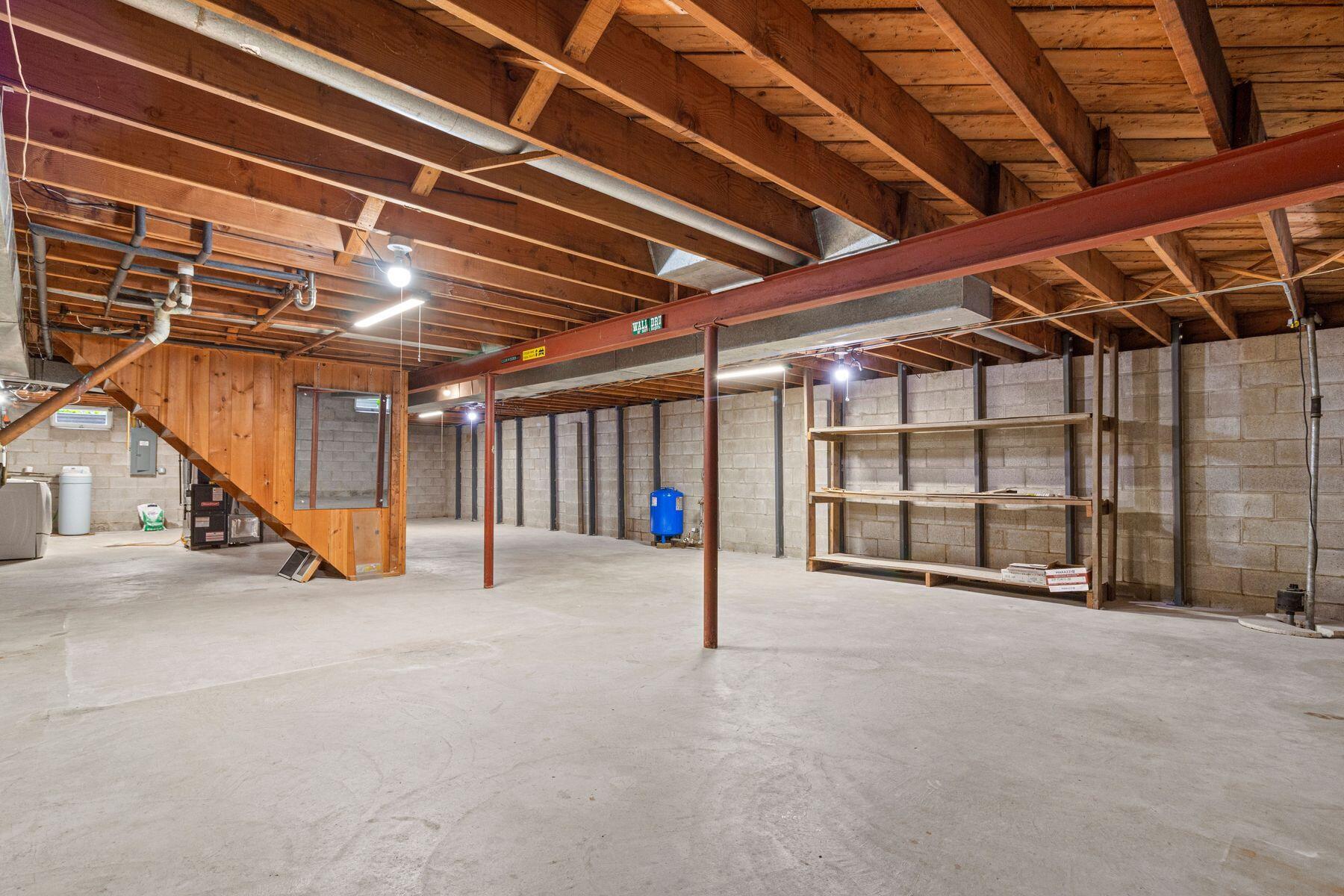 W329N3358 Lakeland Dr