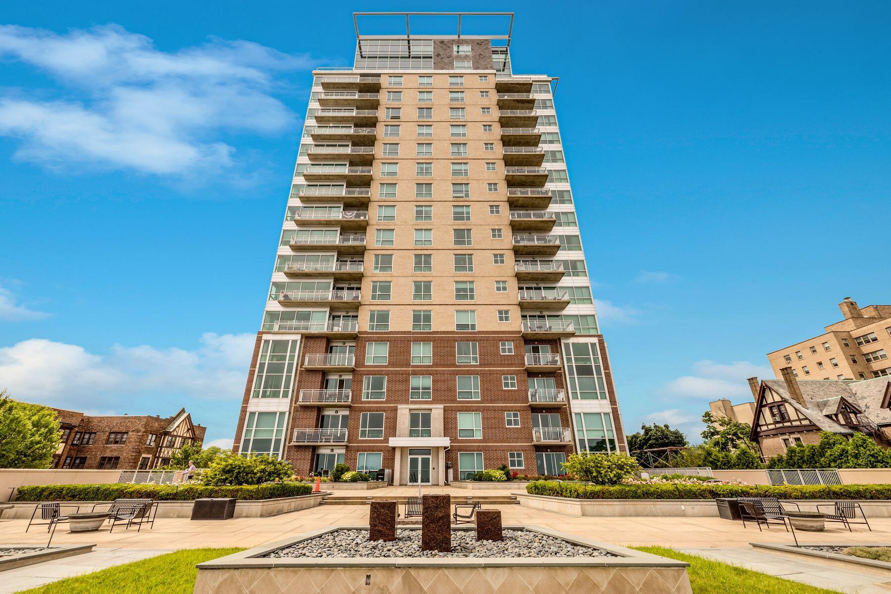 1522 N Prospect Ave 1704