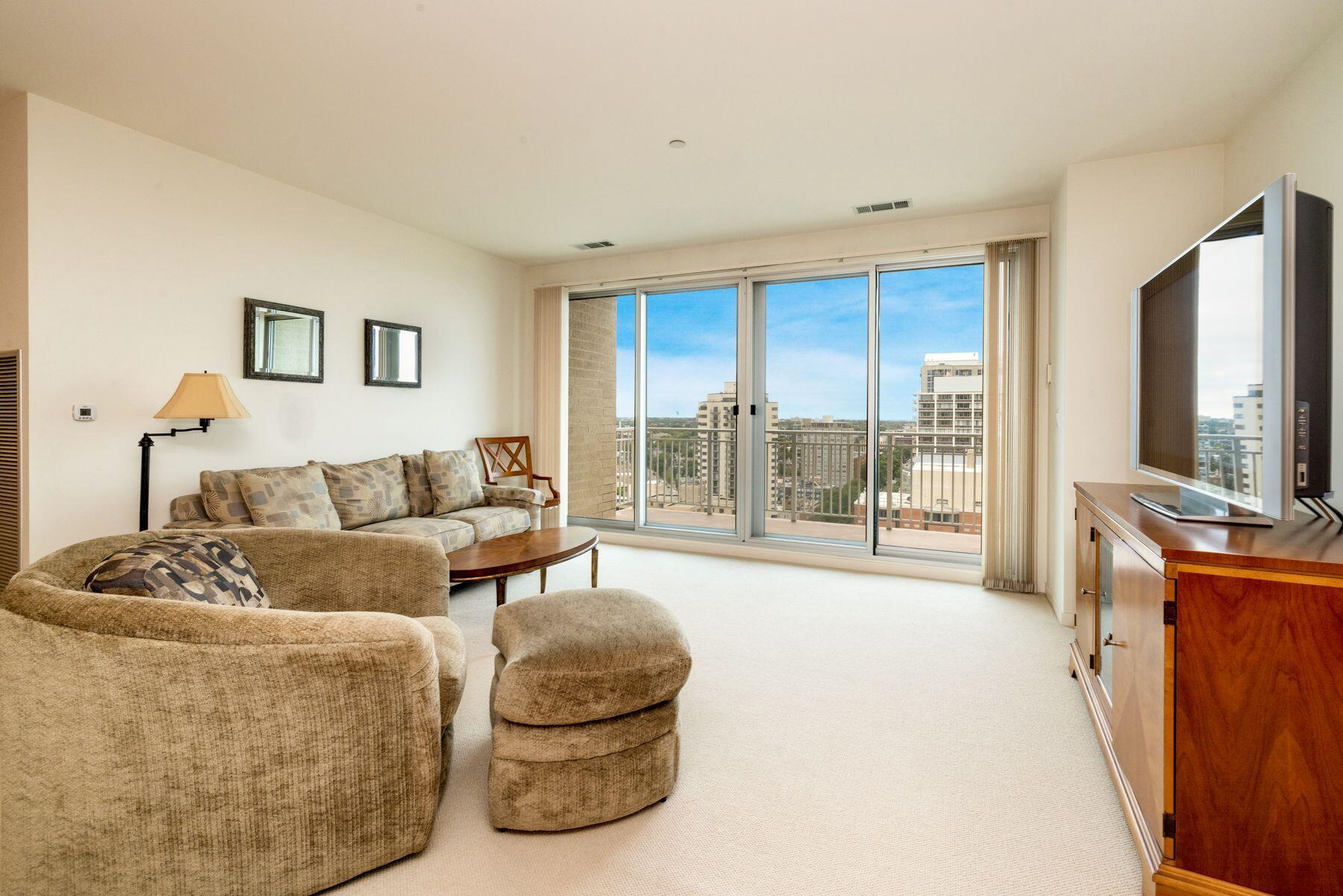 1522 N Prospect Ave 1704