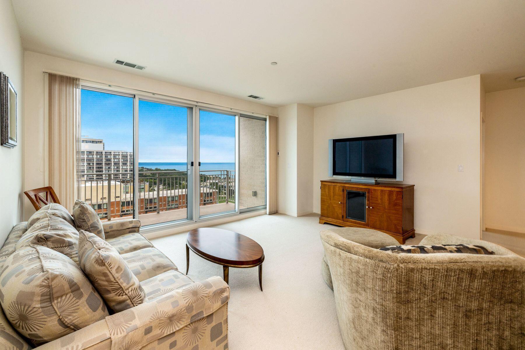 1522 N Prospect Ave 1704