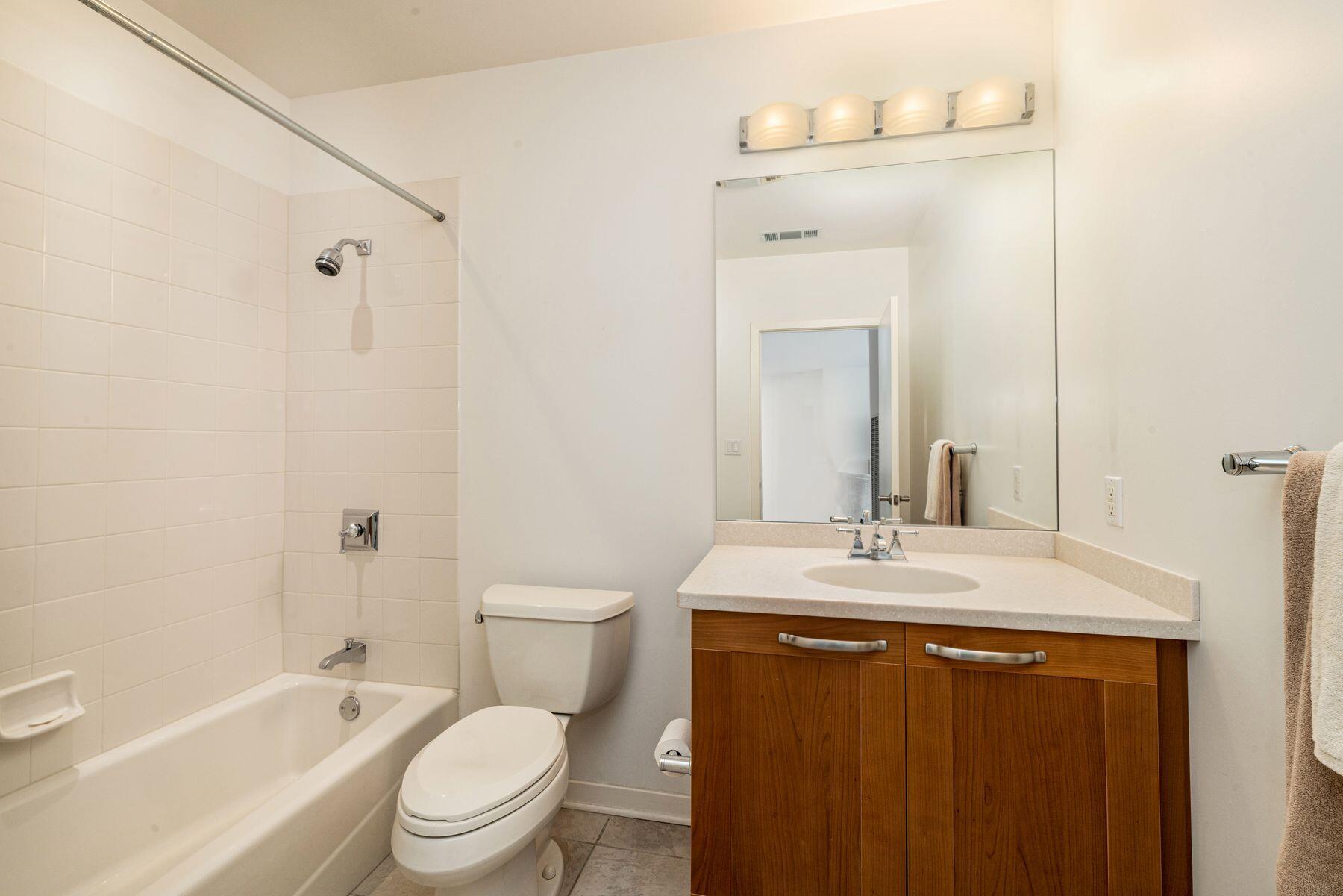 1522 N Prospect Ave 1704