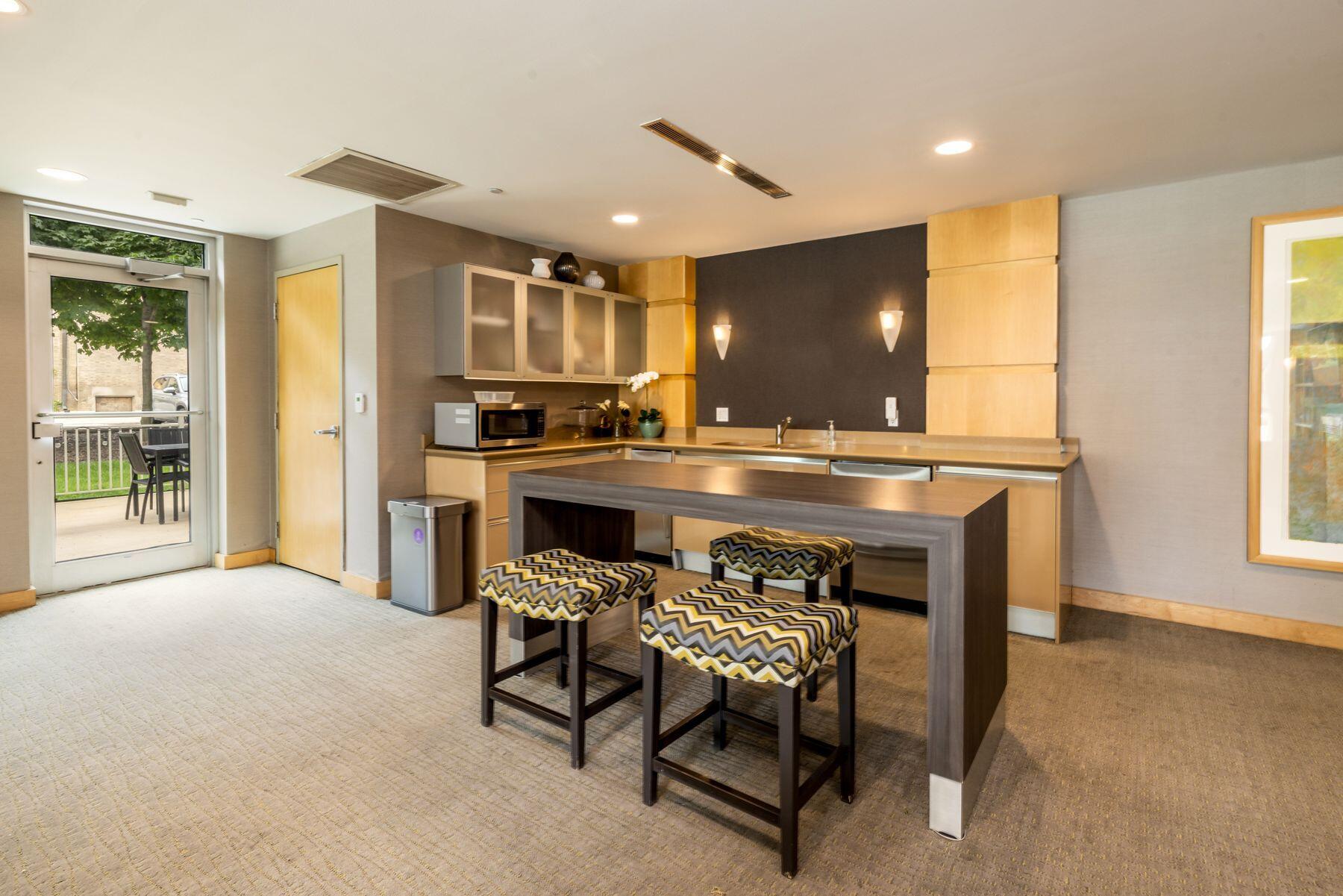 1522 N Prospect Ave 1704