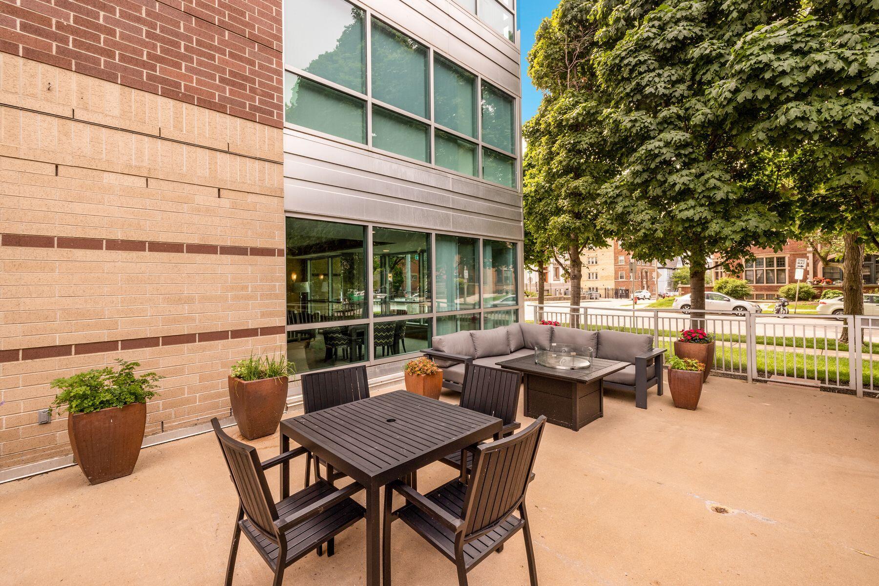 1522 N Prospect Ave 1704