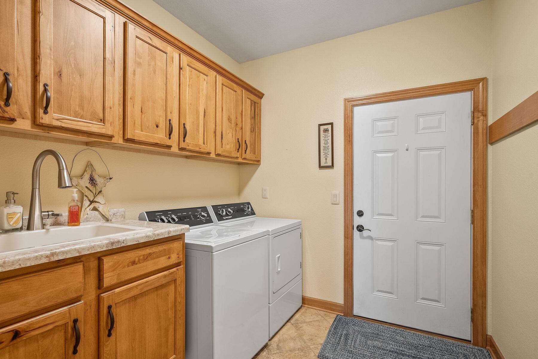 1784 Regal Ct