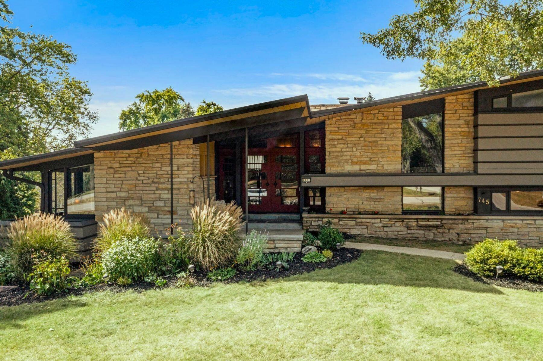 745 Janacek Rd