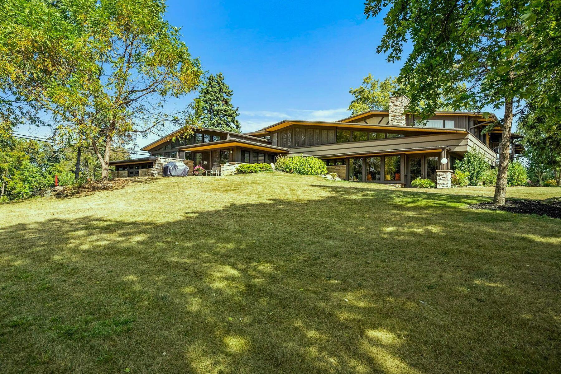 745 Janacek Rd