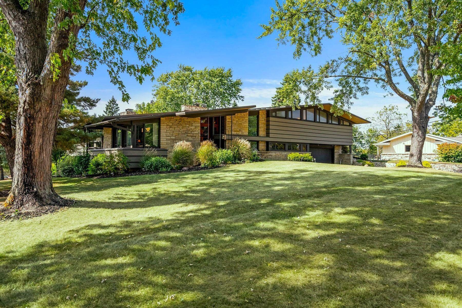 745 Janacek Rd