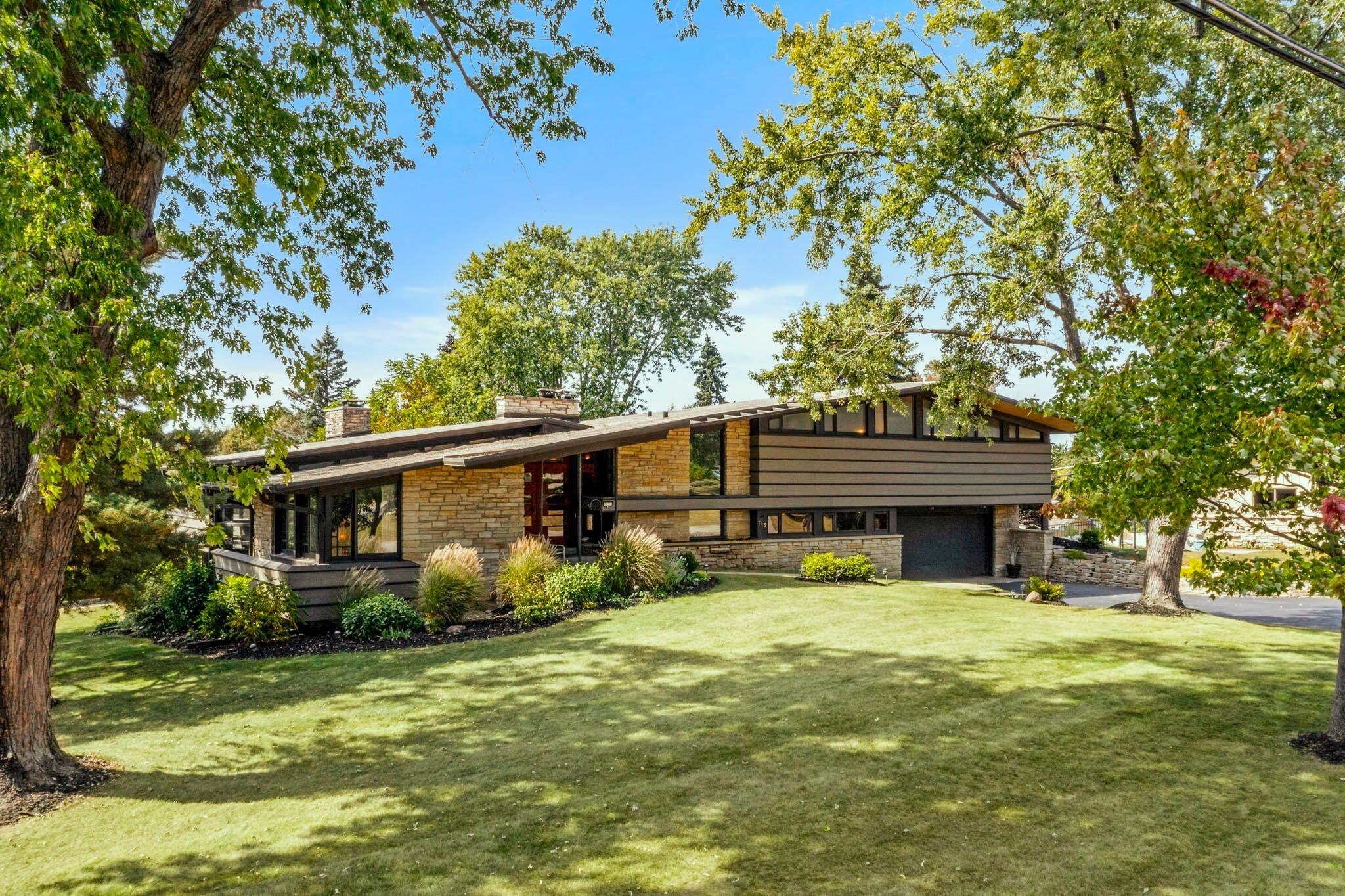 745 Janacek Rd