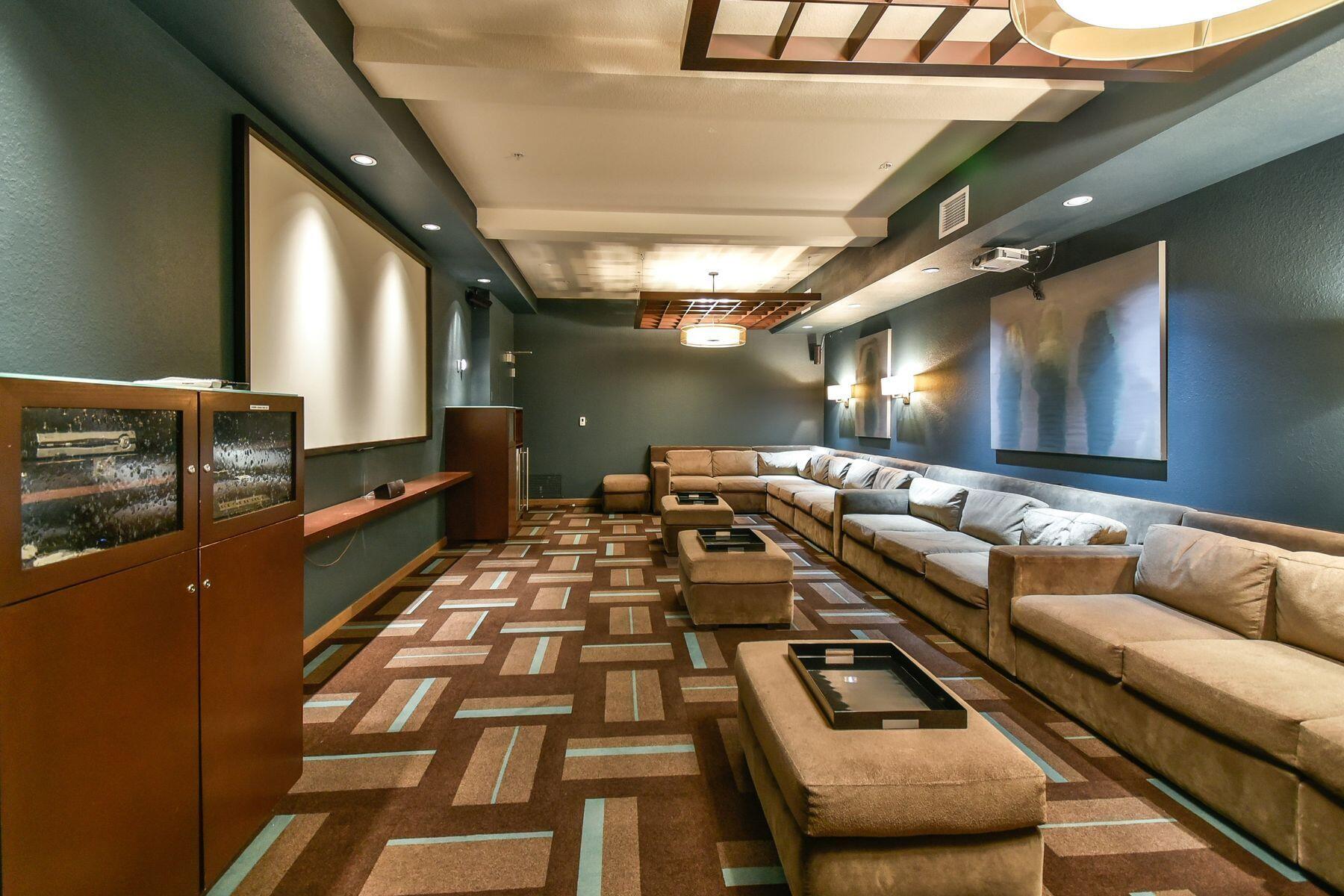 106 W Seeboth St 411