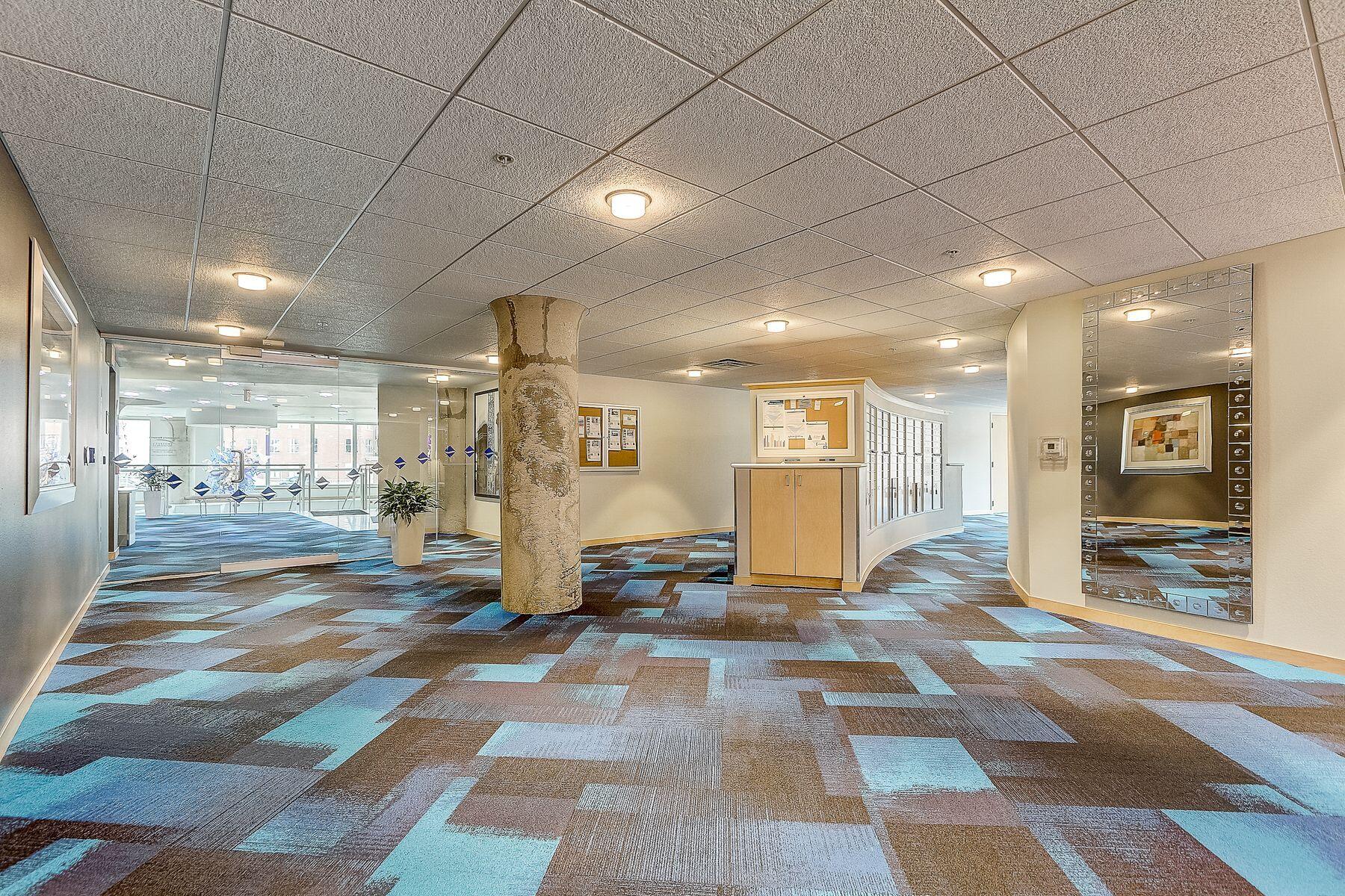 106 W Seeboth St 411