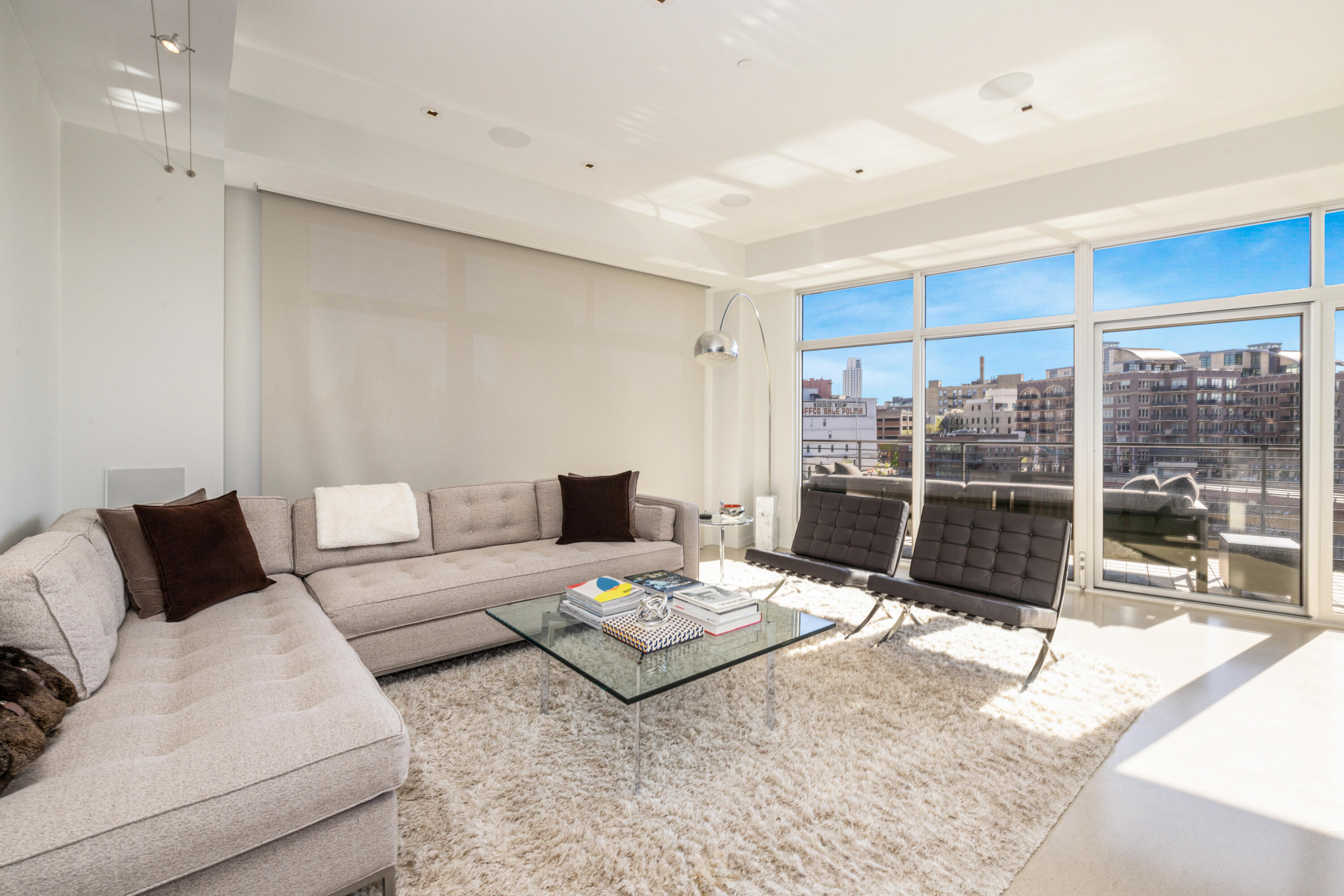 106 W Seeboth St 411