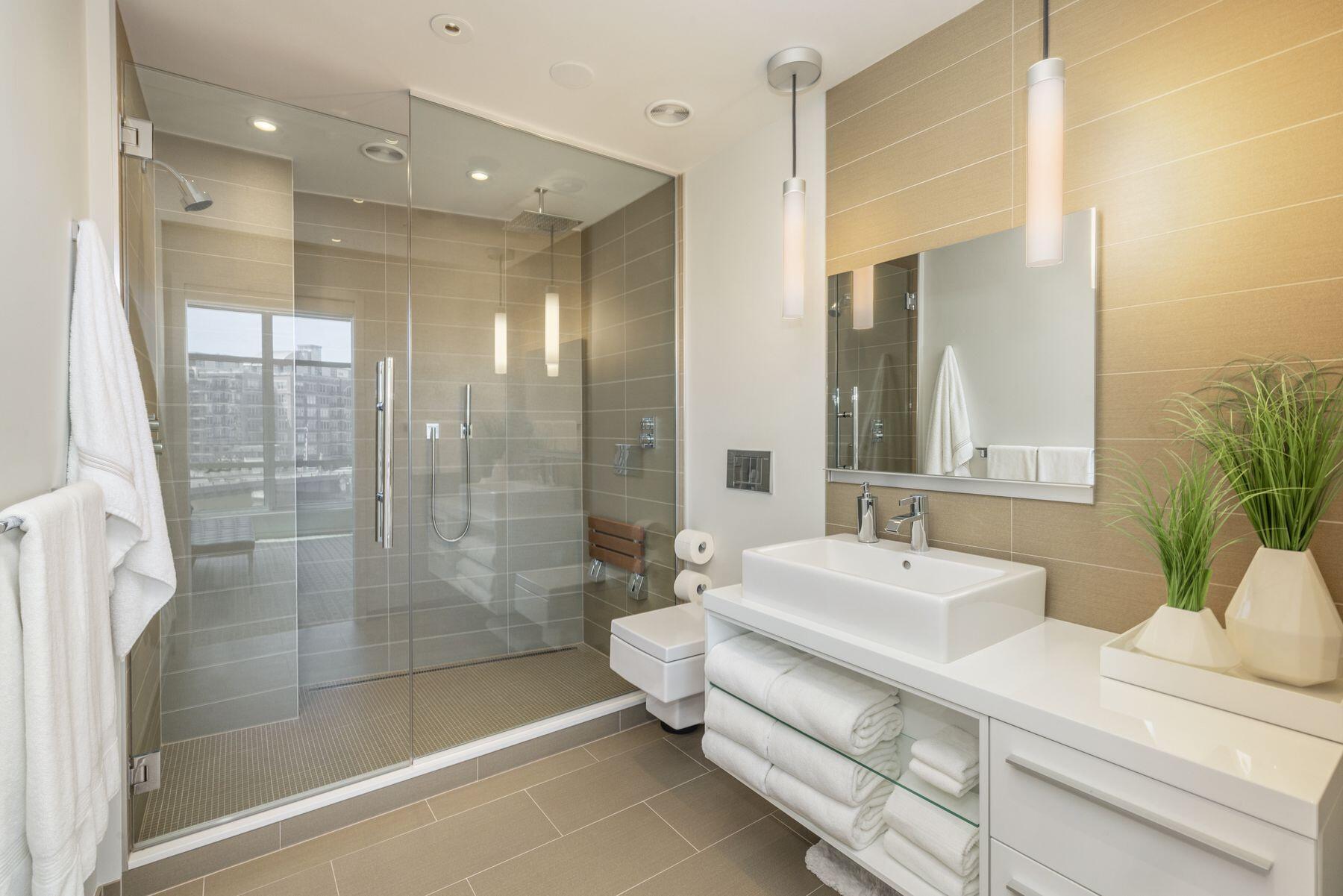 106 W Seeboth St 411