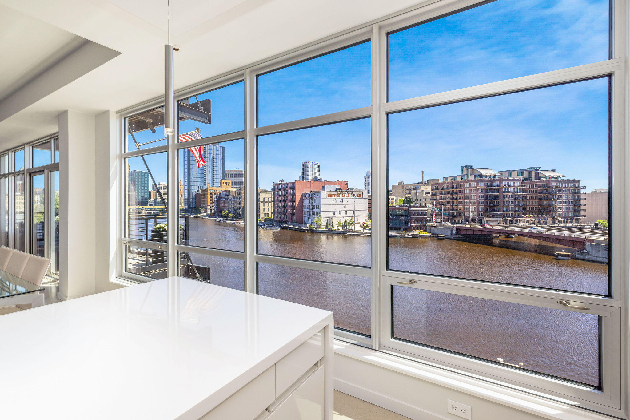 106 W Seeboth St 411