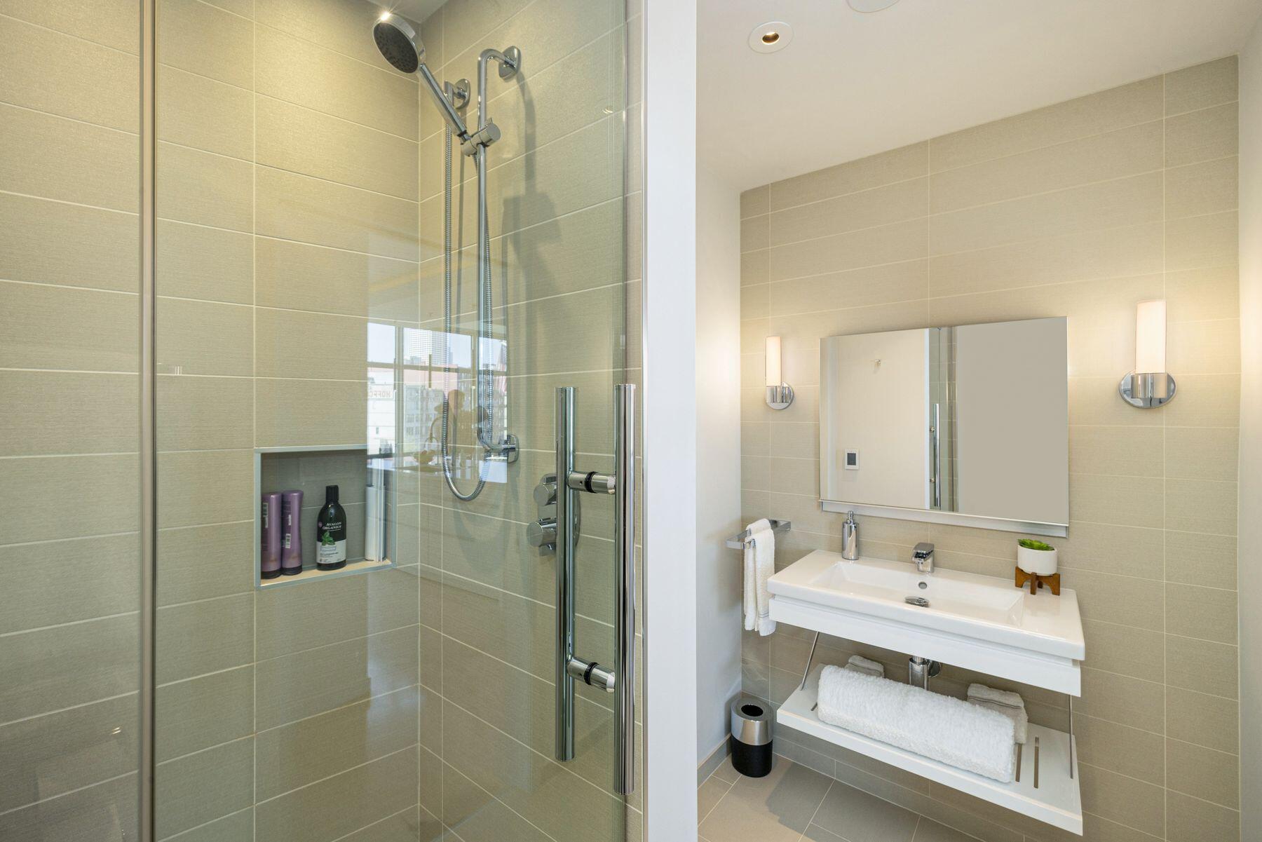 106 W Seeboth St 411