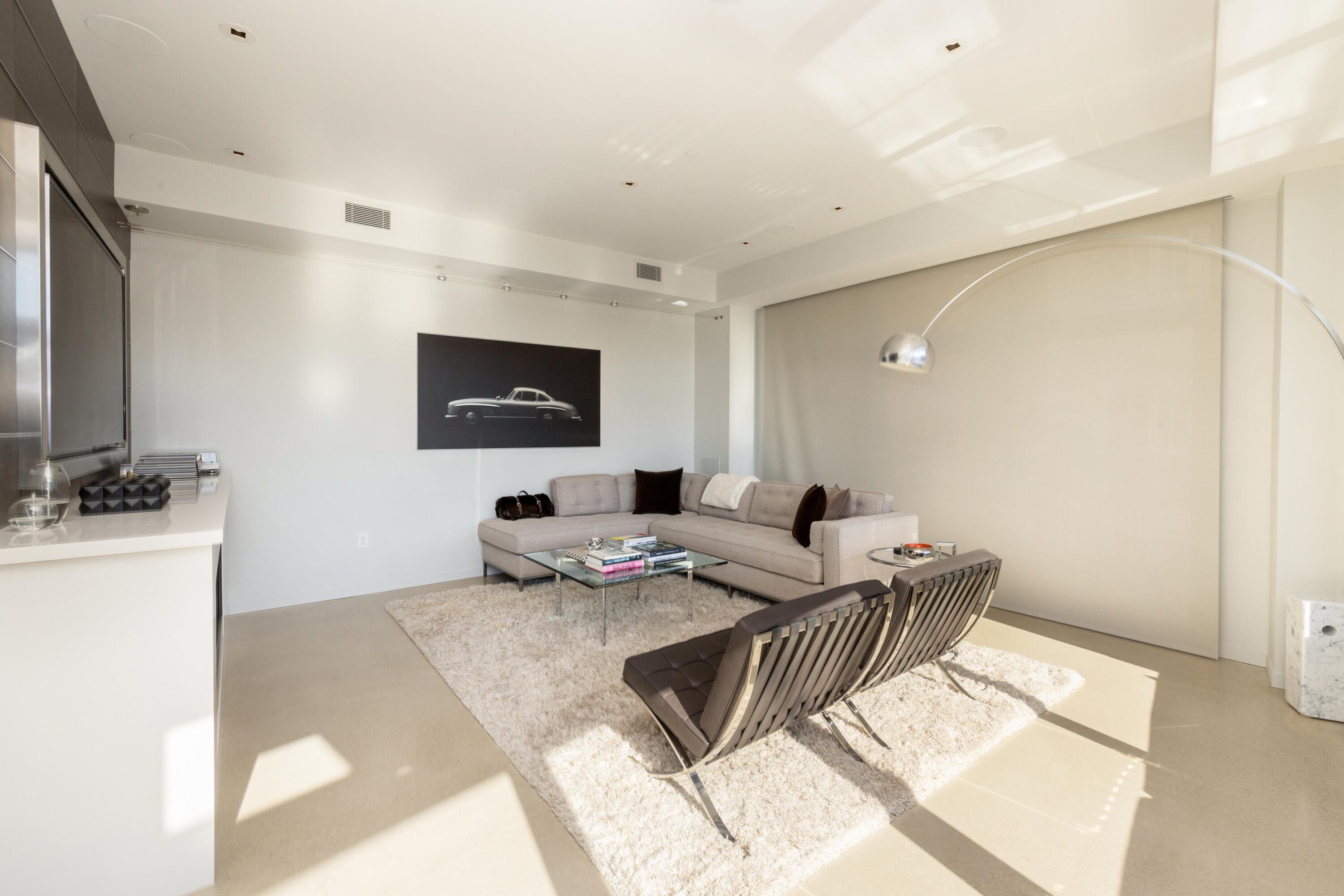 106 W Seeboth St 411