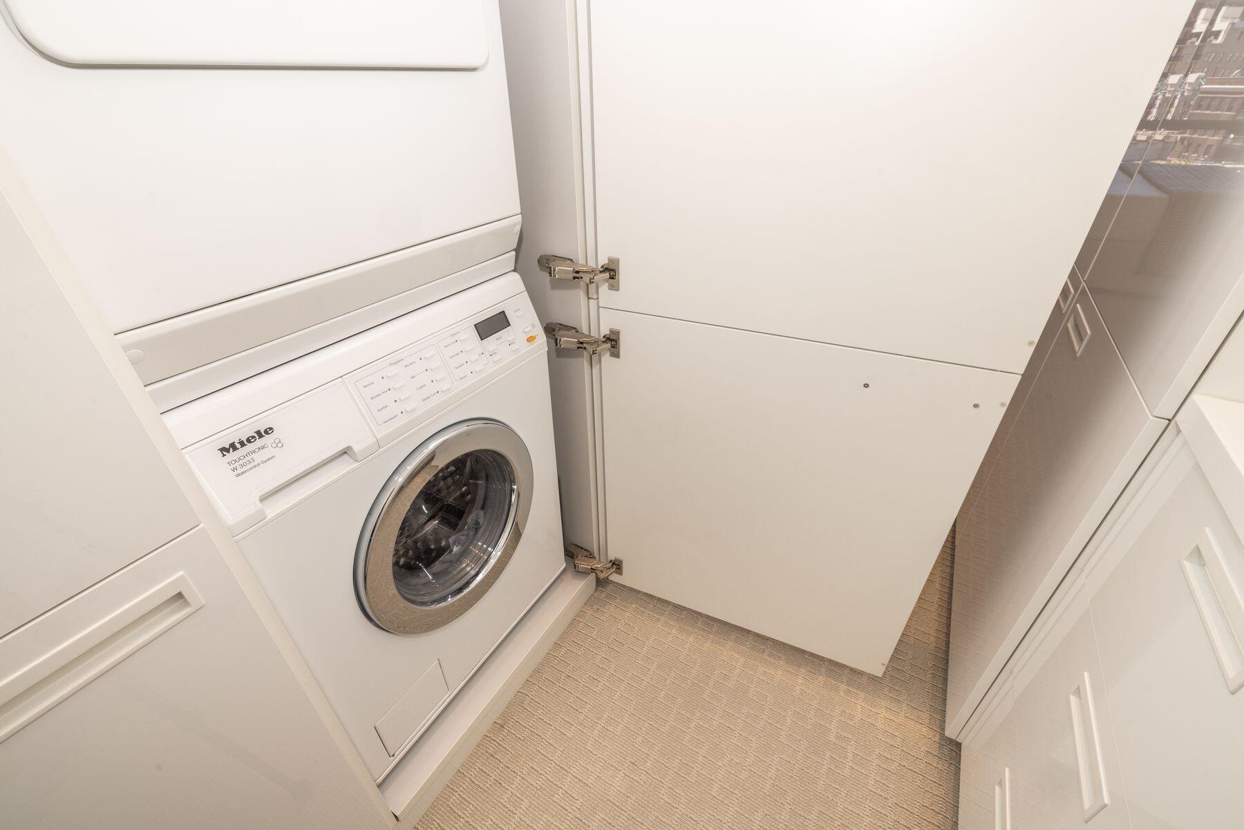 106 W Seeboth St 411