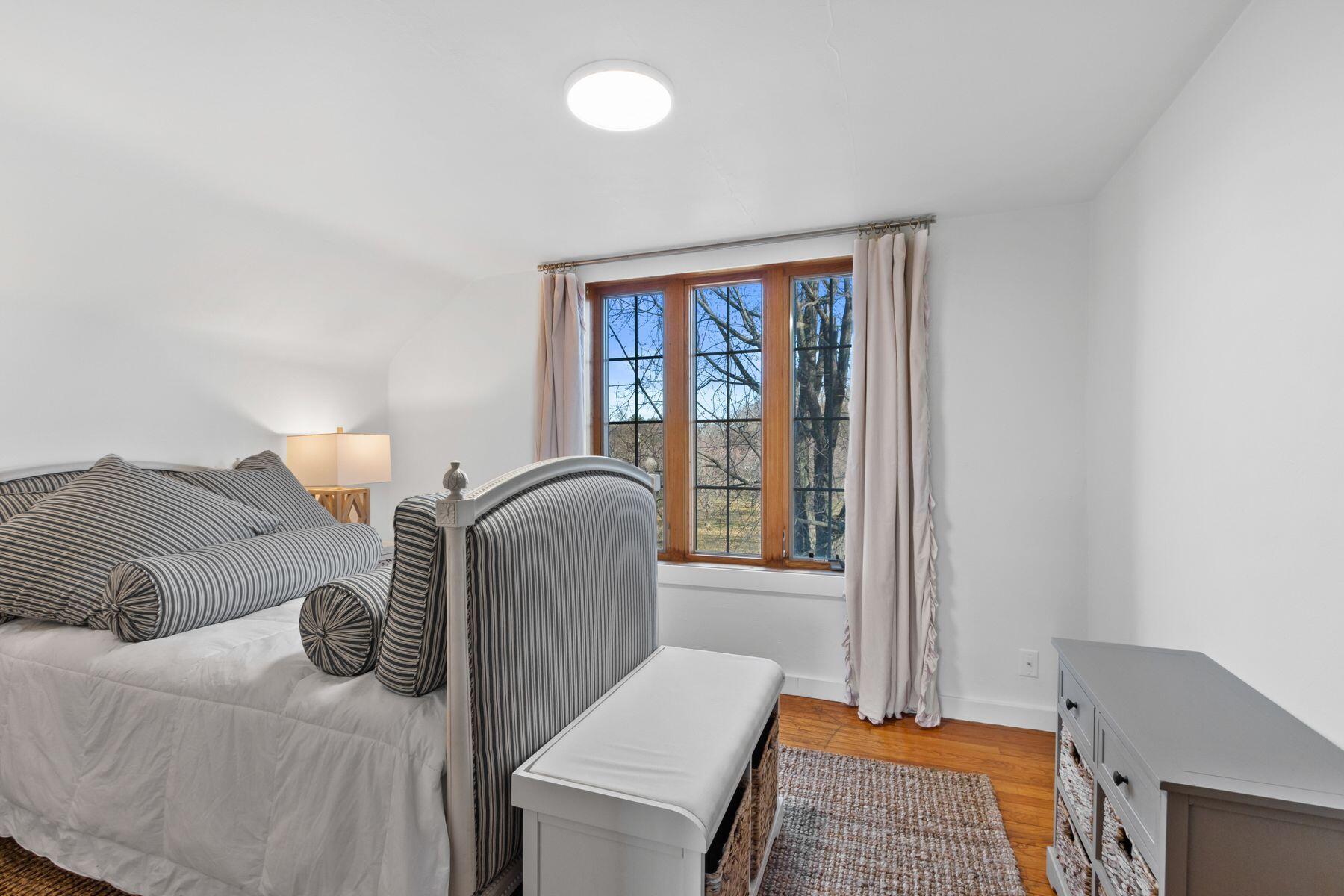 1404 Stoney Brook Rd W