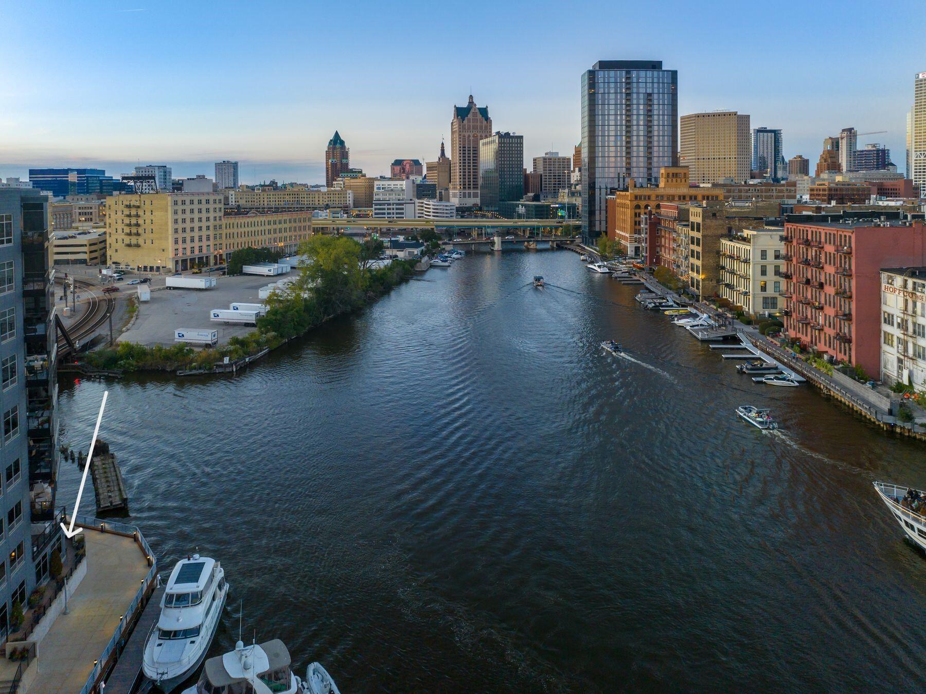 106 W Seeboth St 118